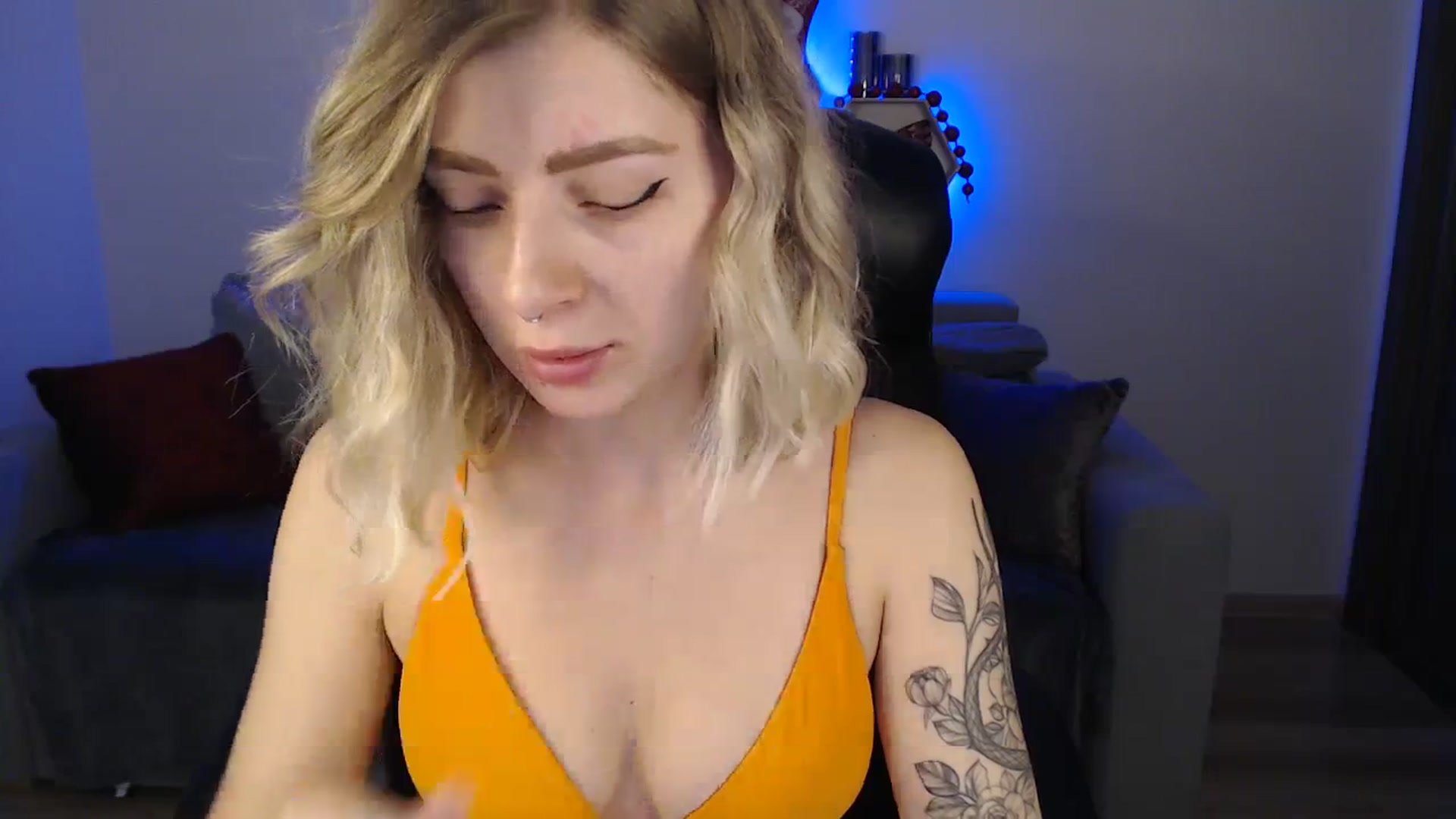 Gallery image thumbnail from NanaFox's myfreecams stream on, 01/06/2024, 11:07 image 17 of 20