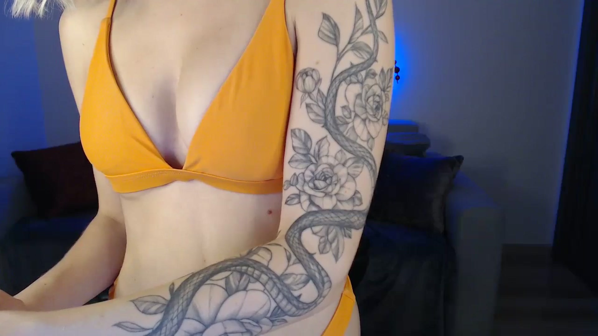 Gallery image thumbnail from NanaFox's myfreecams stream on, 01/06/2024, 11:07 image 14 of 20