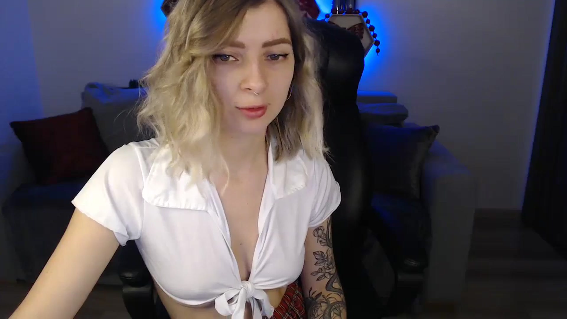 Gallery image thumbnail from NanaFox's myfreecams stream on, 01/06/2024, 11:07 image 8 of 20