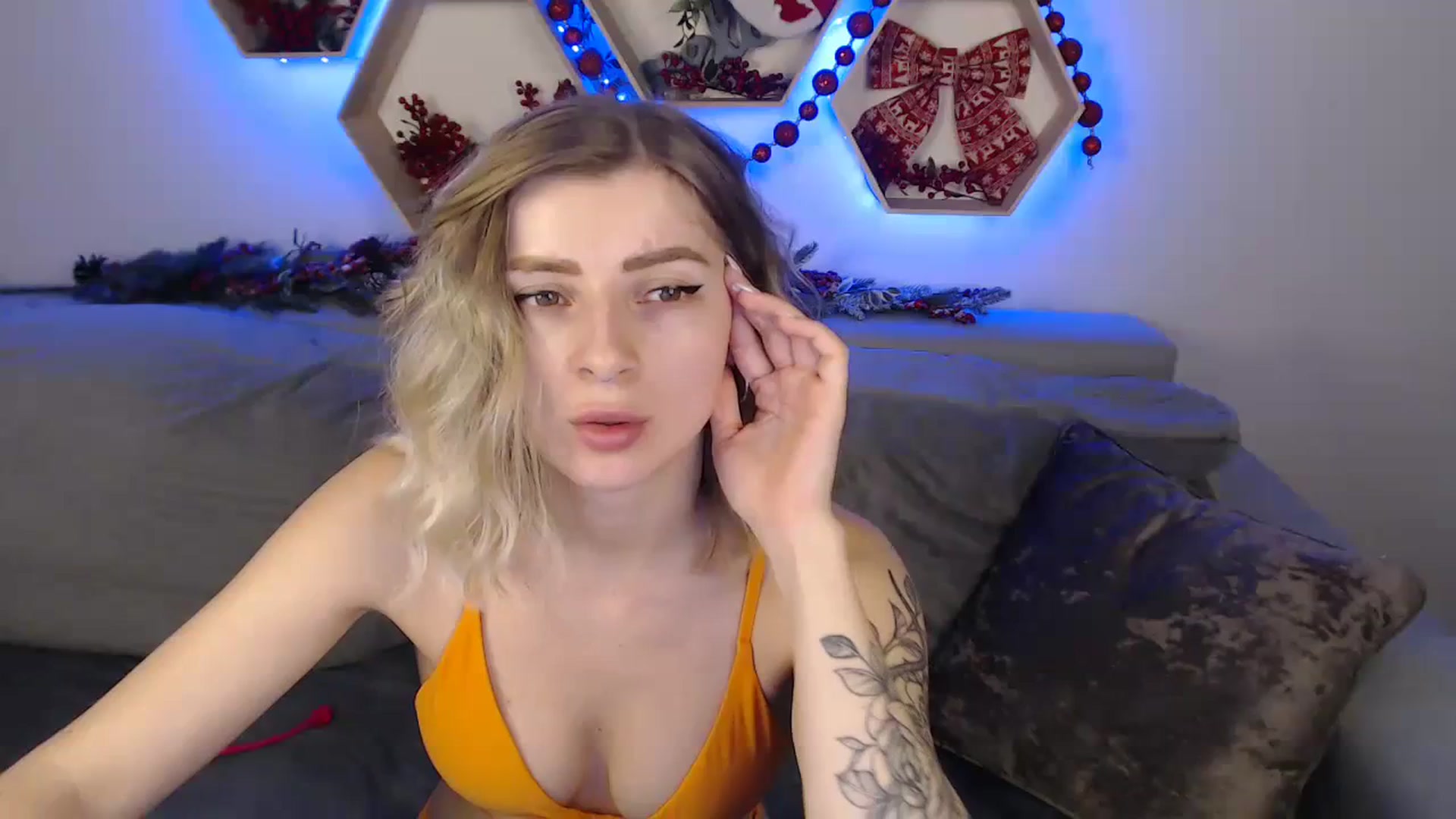 Gallery image thumbnail from NanaFox's myfreecams stream on, 01/06/2024, 13:55 image 5 of 20
