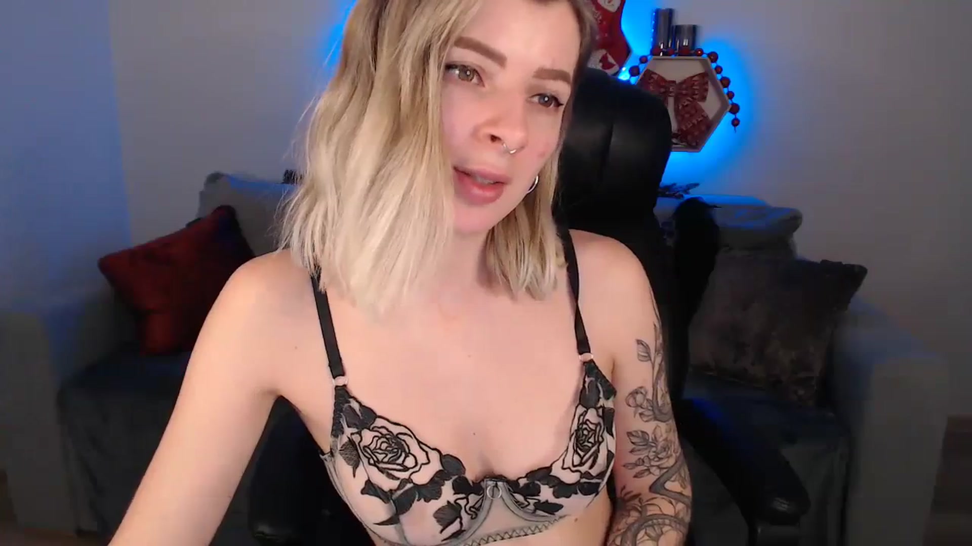 Gallery image thumbnail from NanaFox's myfreecams stream on, 01/09/2024, 12:44 image 4 of 20