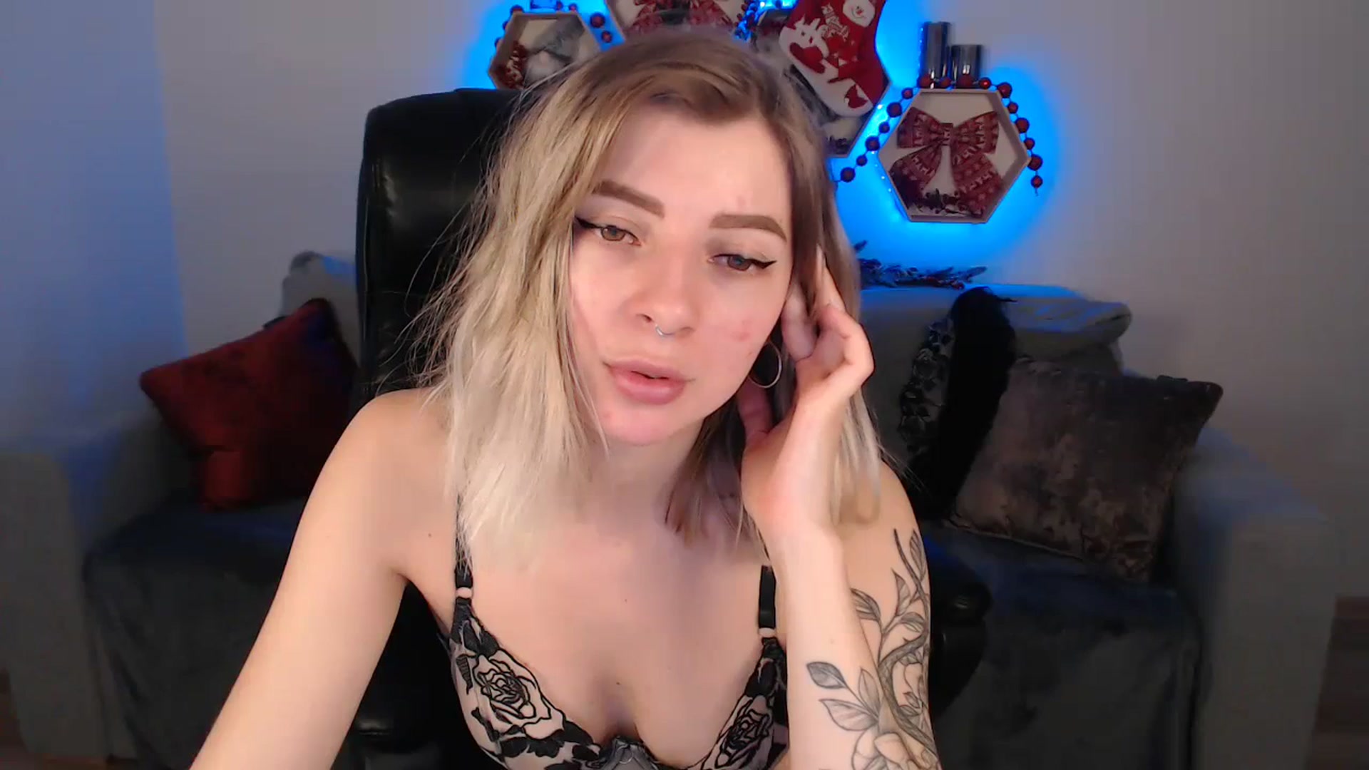 Gallery image thumbnail from NanaFox's myfreecams stream on, 01/09/2024, 12:44 image 17 of 20
