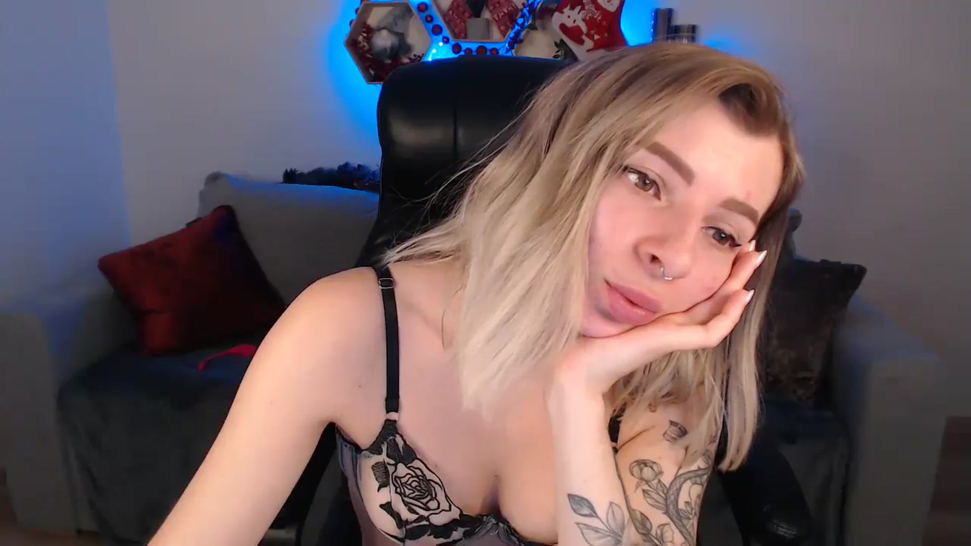Gallery image thumbnail from NanaFox's myfreecams stream on, 01/09/2024, 12:44 image 8 of 20