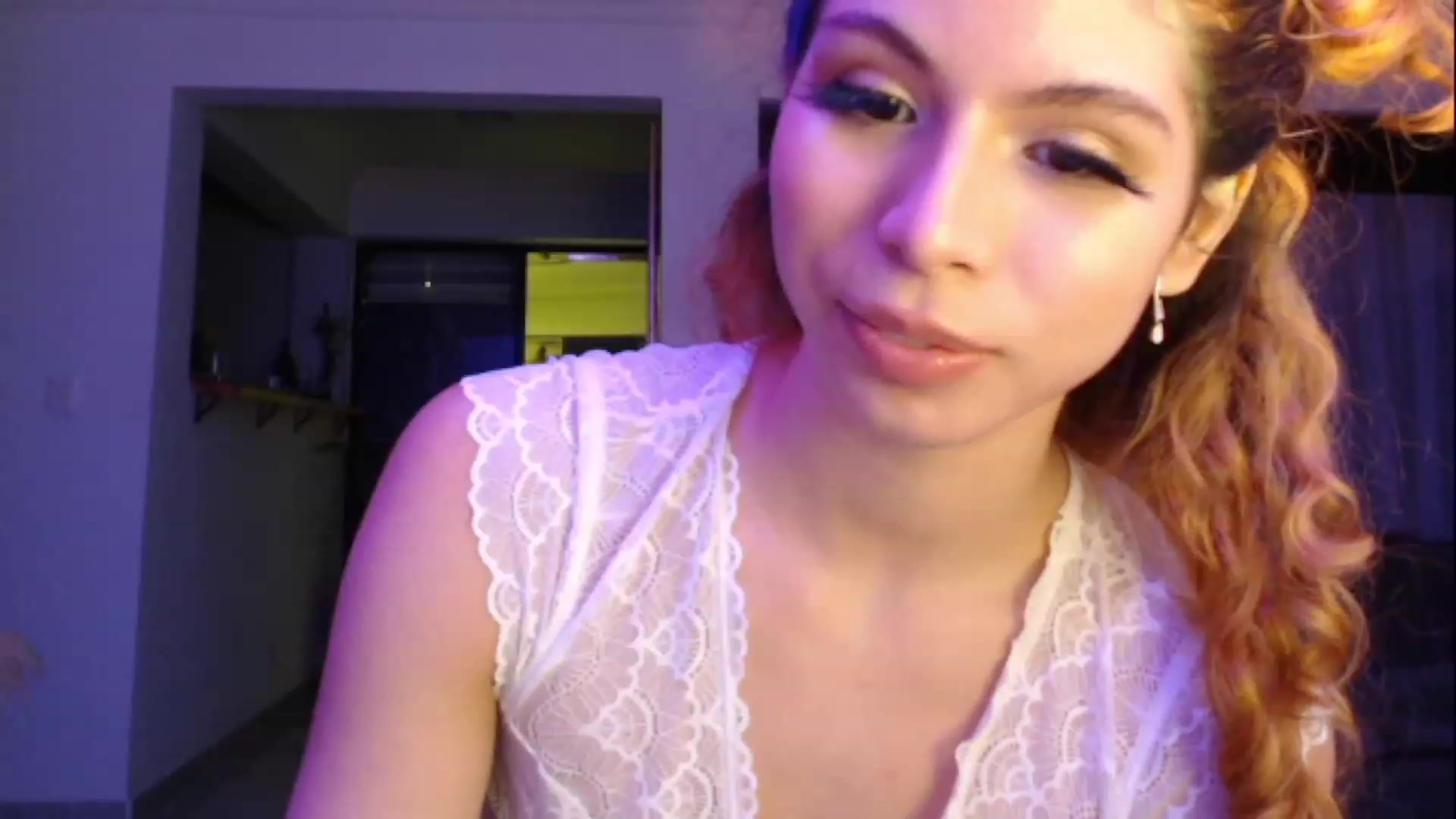 Gallery image thumbnail from Nana_Belle's myfreecams stream on, 11/16/2022, 08:15 image 17 of 20