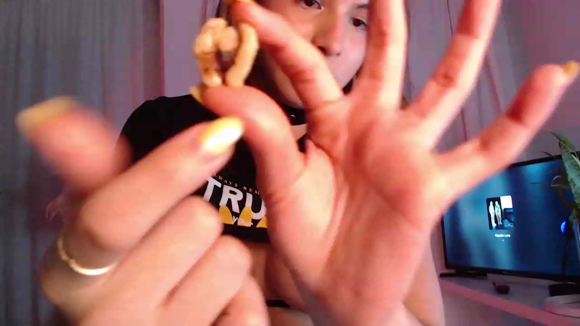Gallery image thumbnail from Nana_Belle's myfreecams stream on, 06/28/2023, 06:43 image 10 of 20