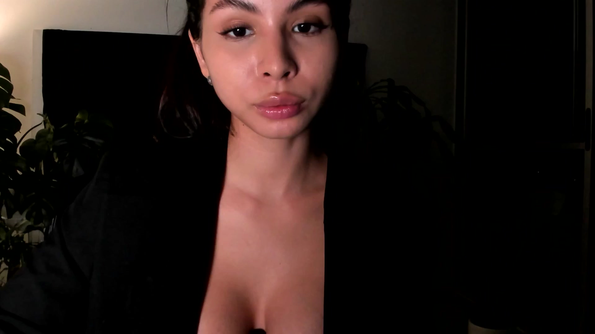 Gallery image thumbnail from Nana_Belle's myfreecams stream on, 08/25/2024, 03:20 image 6 of 20