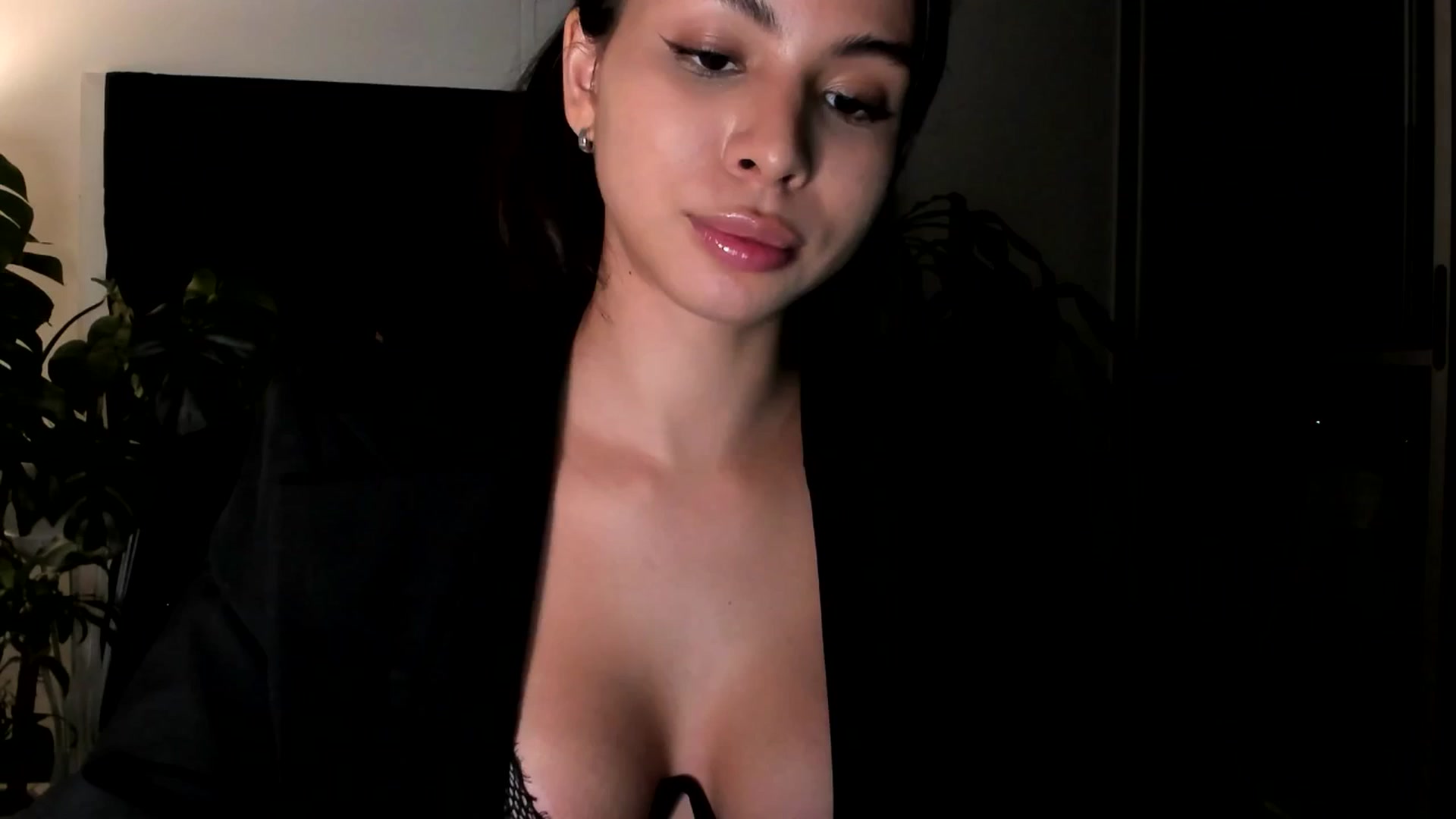 Gallery image thumbnail from Nana_Belle's myfreecams stream on, 08/25/2024, 03:20 image 12 of 20