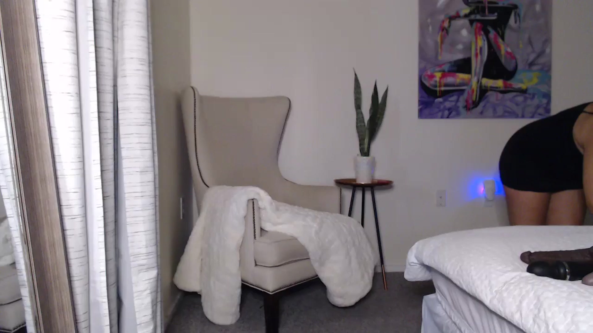 Gallery image thumbnail from NancyFlux1's myfreecams stream on, 11/19/2024, 18:09 image 1 of 20