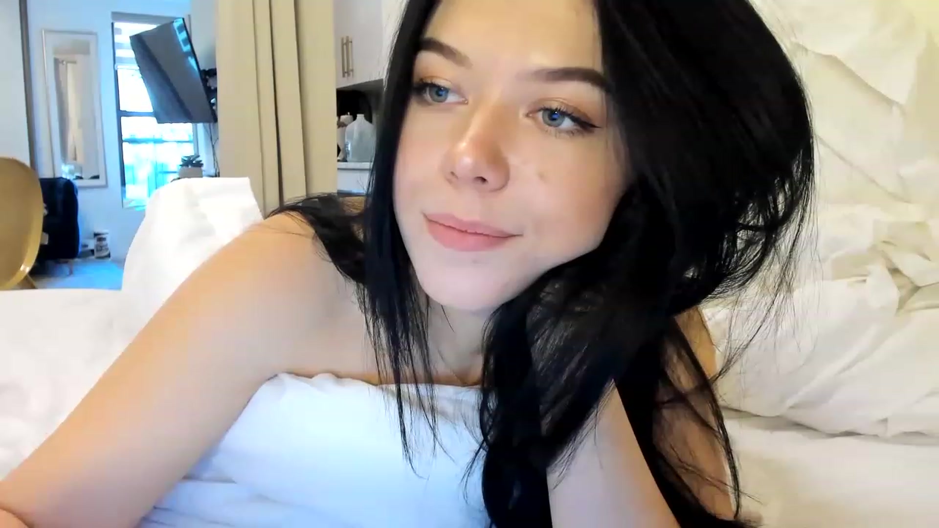 Gallery image thumbnail from Nancy_Morris's myfreecams stream on, 01/09/2023, 20:06 image 4 of 20