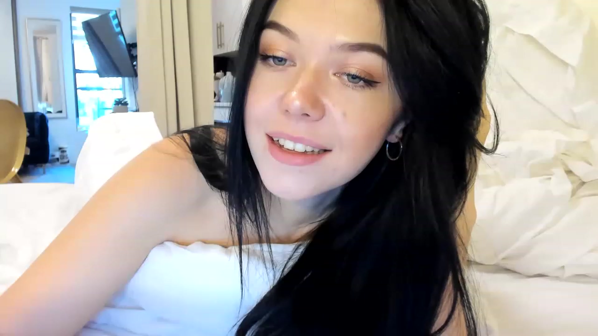Gallery image thumbnail from Nancy_Morris's myfreecams stream on, 01/09/2023, 20:06 image 6 of 20