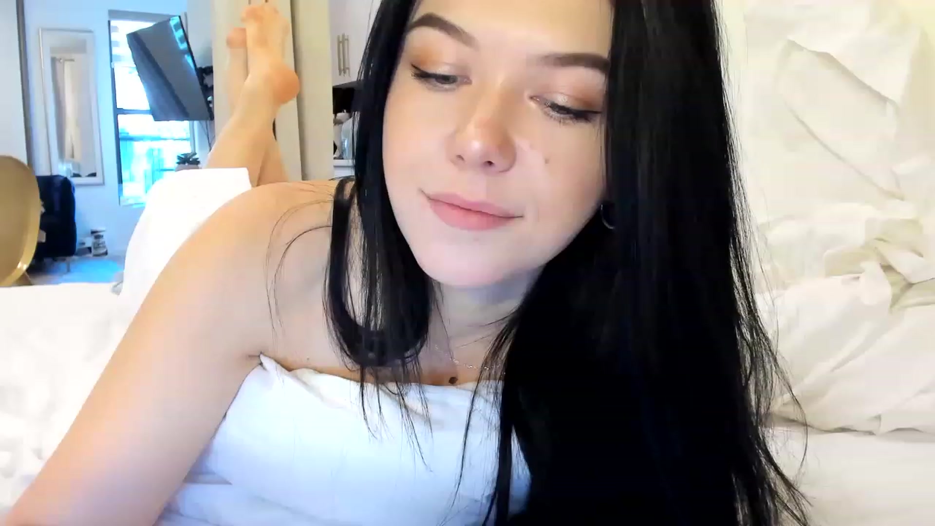 Gallery image thumbnail from Nancy_Morris's myfreecams stream on, 01/09/2023, 20:06 image 10 of 20