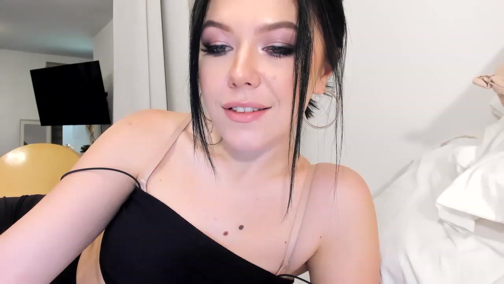 Gallery image thumbnail from Nancy_Morris's myfreecams stream on, 01/23/2023, 24:43 image 7 of 20