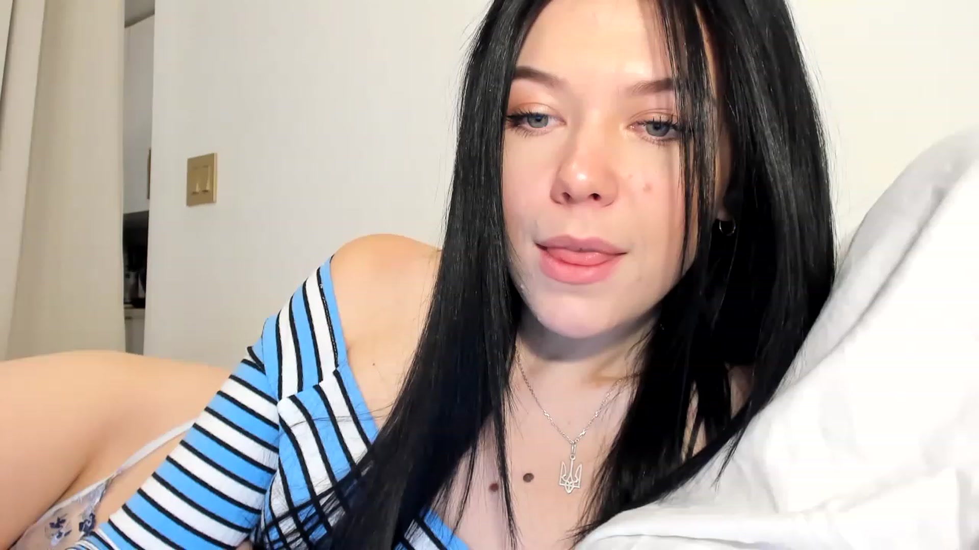 Gallery image thumbnail from Nancy_Morris's myfreecams stream on, 02/02/2023, 21:25 image 7 of 20