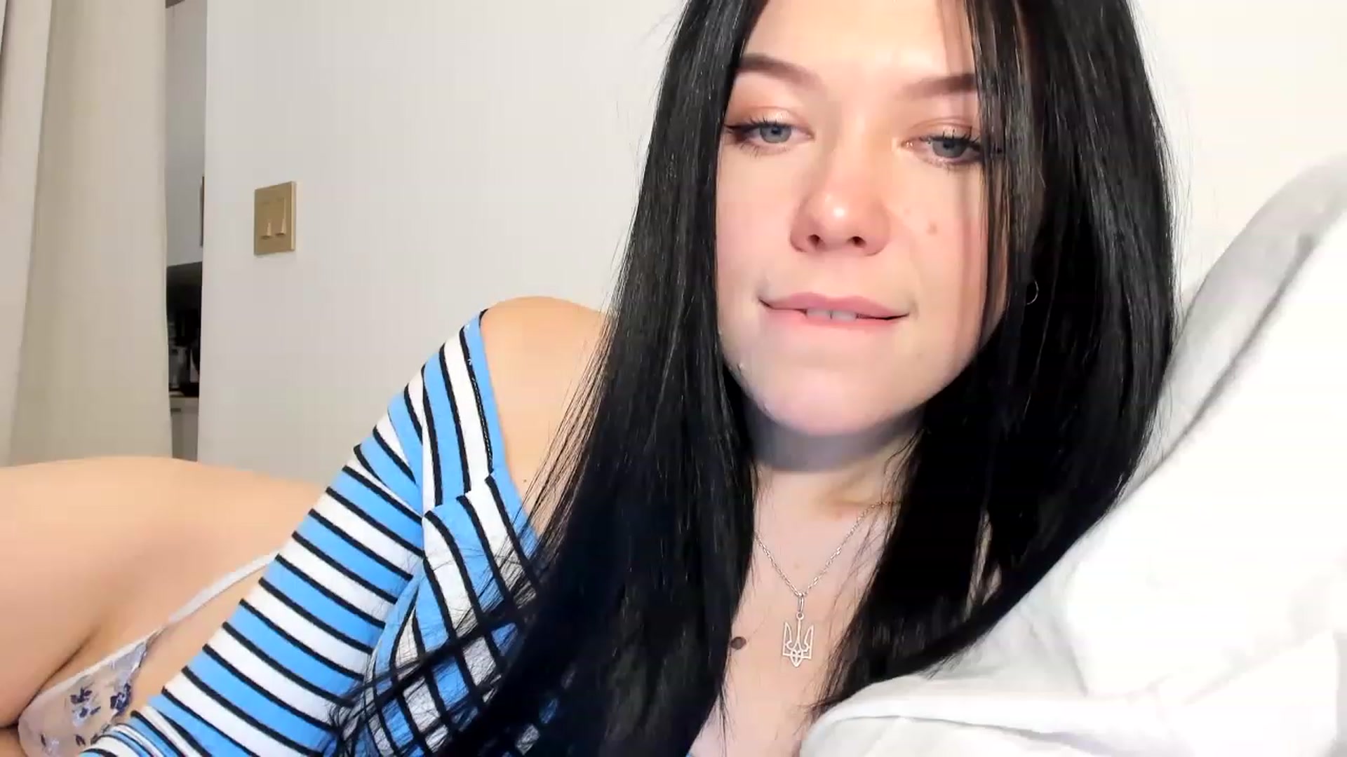 Gallery image thumbnail from Nancy_Morris's myfreecams stream on, 02/02/2023, 21:25 image 13 of 20