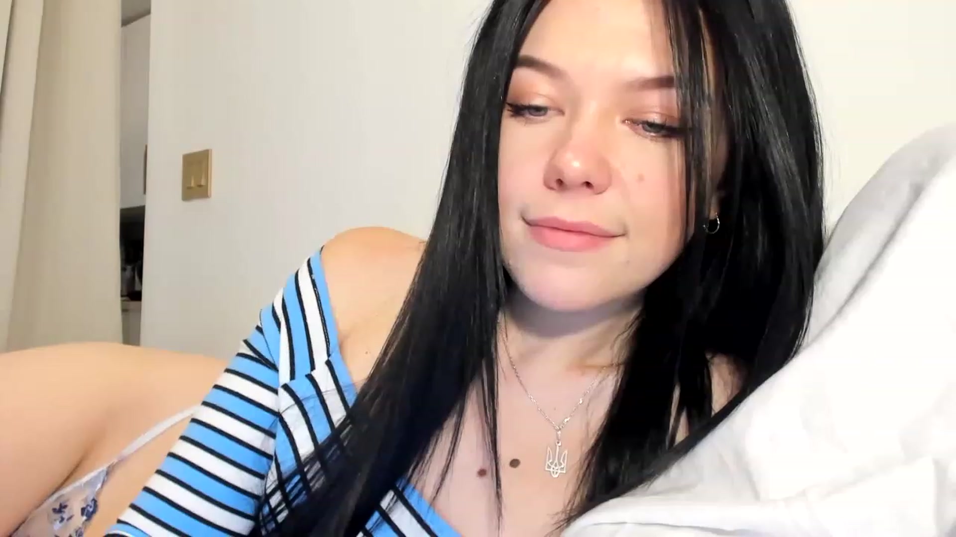 Gallery image thumbnail from Nancy_Morris's myfreecams stream on, 02/02/2023, 21:25 image 6 of 20