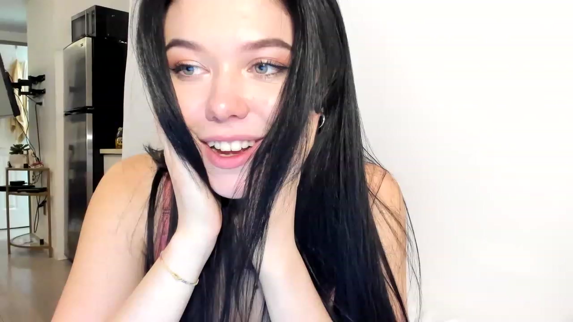 Gallery image thumbnail from Nancy_Morris's myfreecams stream on, 02/14/2023, 02:31 image 18 of 20
