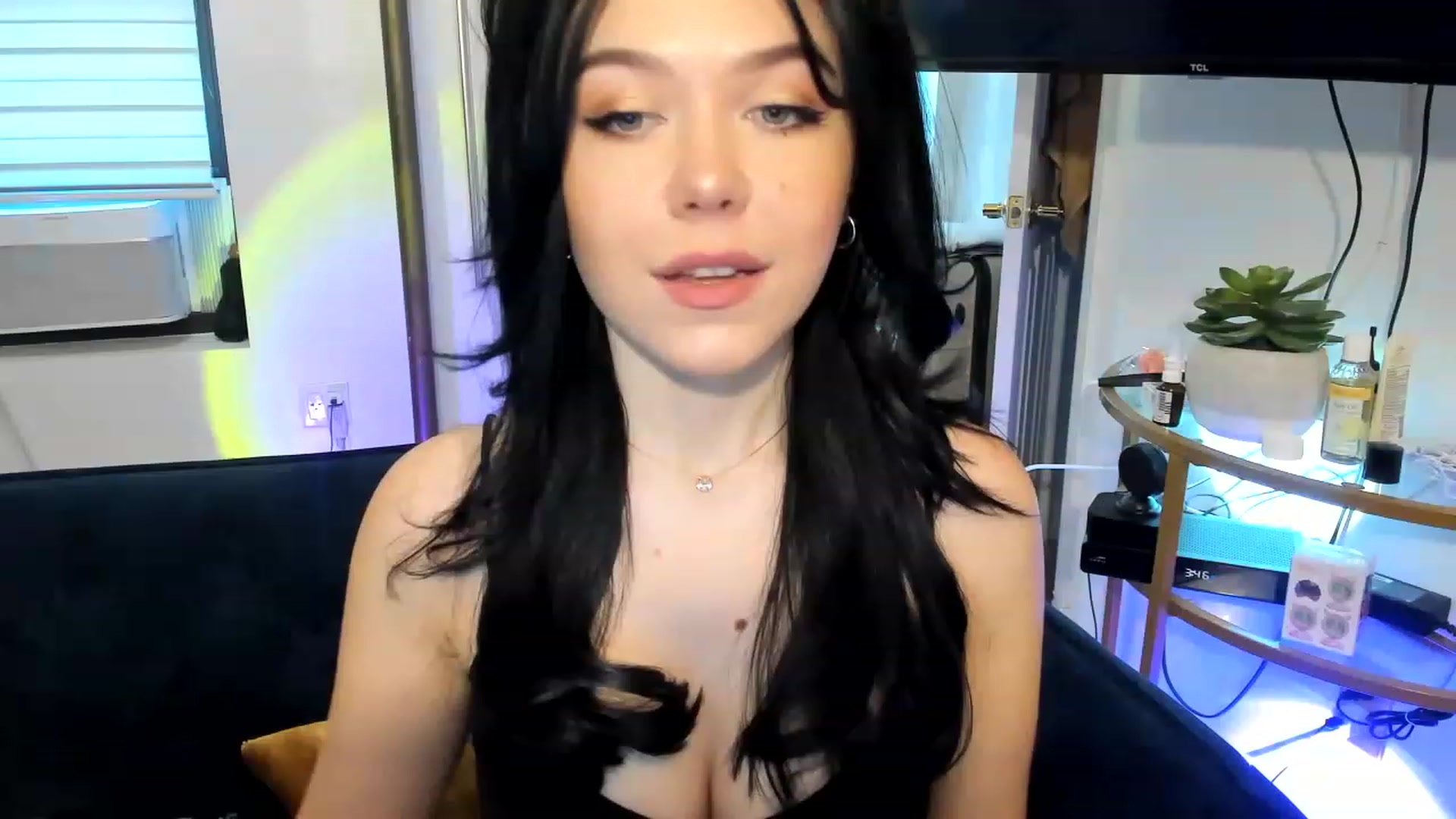 Gallery image thumbnail from Nancy_Morris's myfreecams stream on, 02/18/2023, 20:59 image 12 of 20