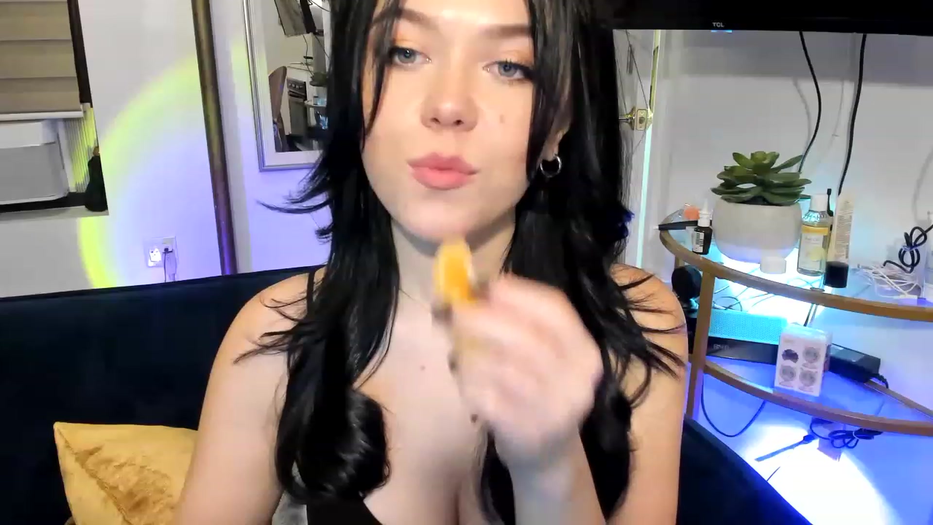 Gallery image thumbnail from Nancy_Morris's myfreecams stream on, 02/19/2023, 02:03 image 13 of 20