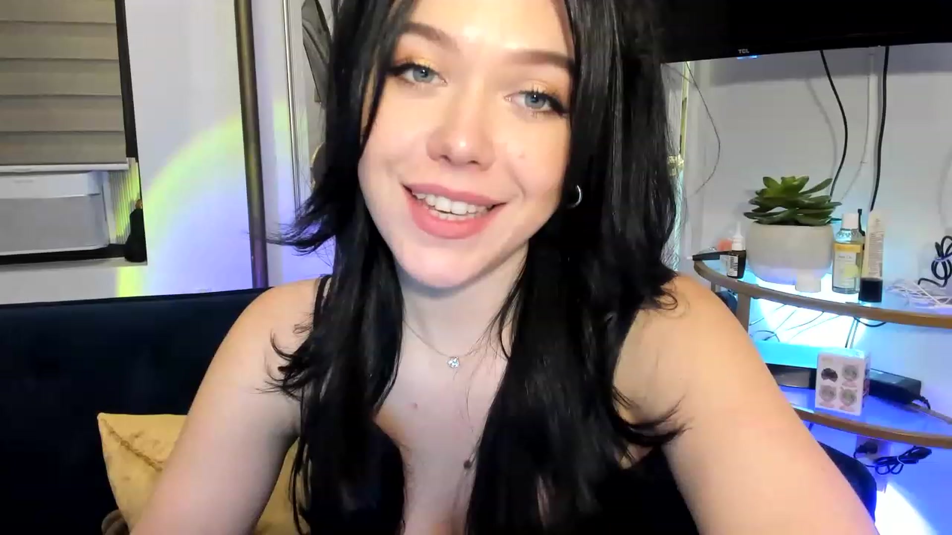 Gallery image thumbnail from Nancy_Morris's myfreecams stream on, 02/19/2023, 02:03 image 19 of 20