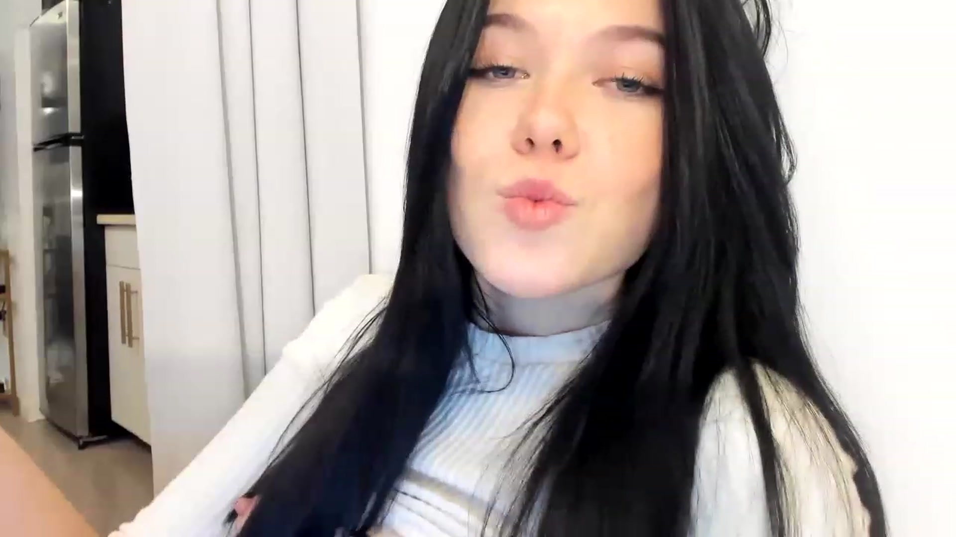 Gallery image thumbnail from Nancy_Morris's myfreecams stream on, 02/21/2023, 24:37 image 19 of 20