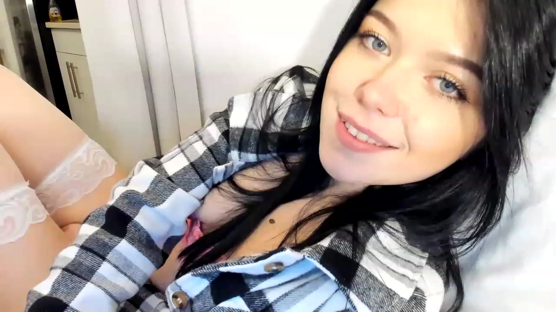 Gallery image thumbnail from Nancy_Morris's myfreecams stream on, 02/28/2023, 01:13 image 16 of 20
