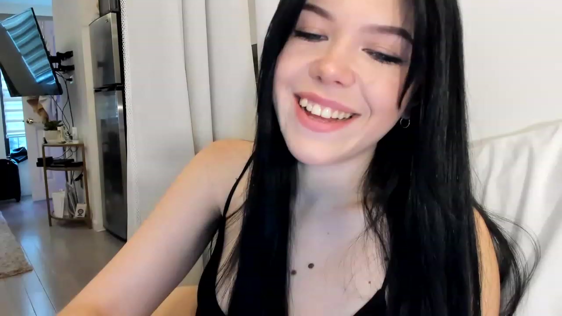 Gallery image thumbnail from Nancy_Morris's myfreecams stream on, 03/03/2023, 19:45 image 10 of 20