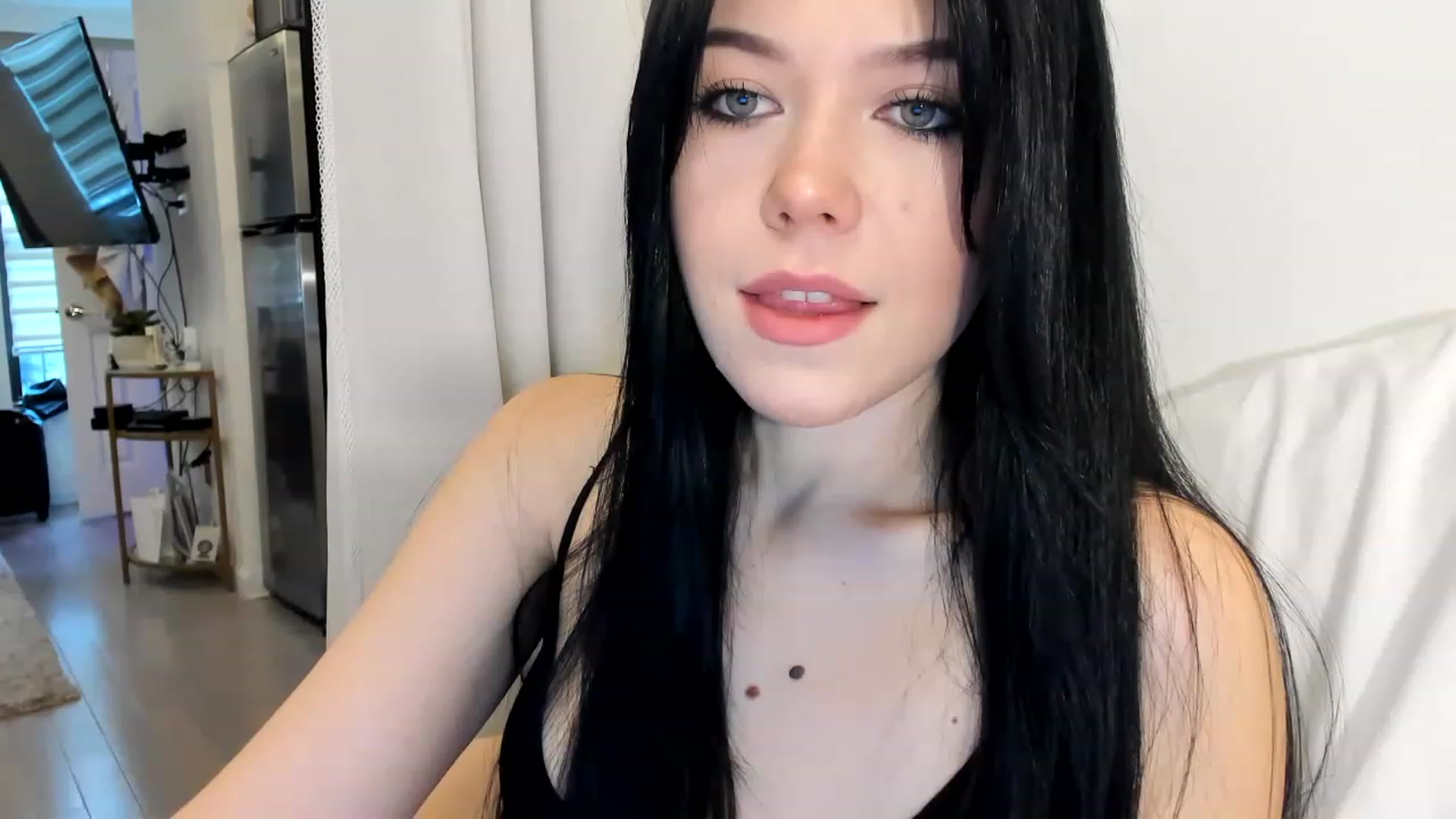 Gallery image thumbnail from Nancy_Morris's myfreecams stream on, 03/03/2023, 19:45 image 9 of 20