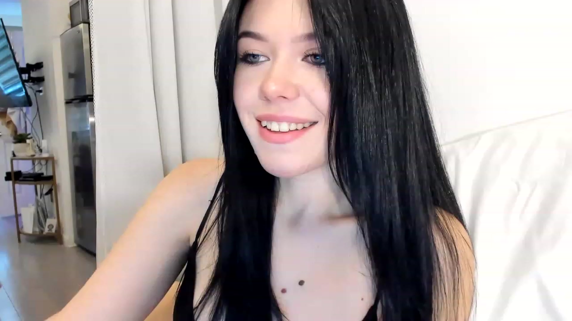 Gallery image thumbnail from Nancy_Morris's myfreecams stream on, 03/03/2023, 19:45 image 13 of 20