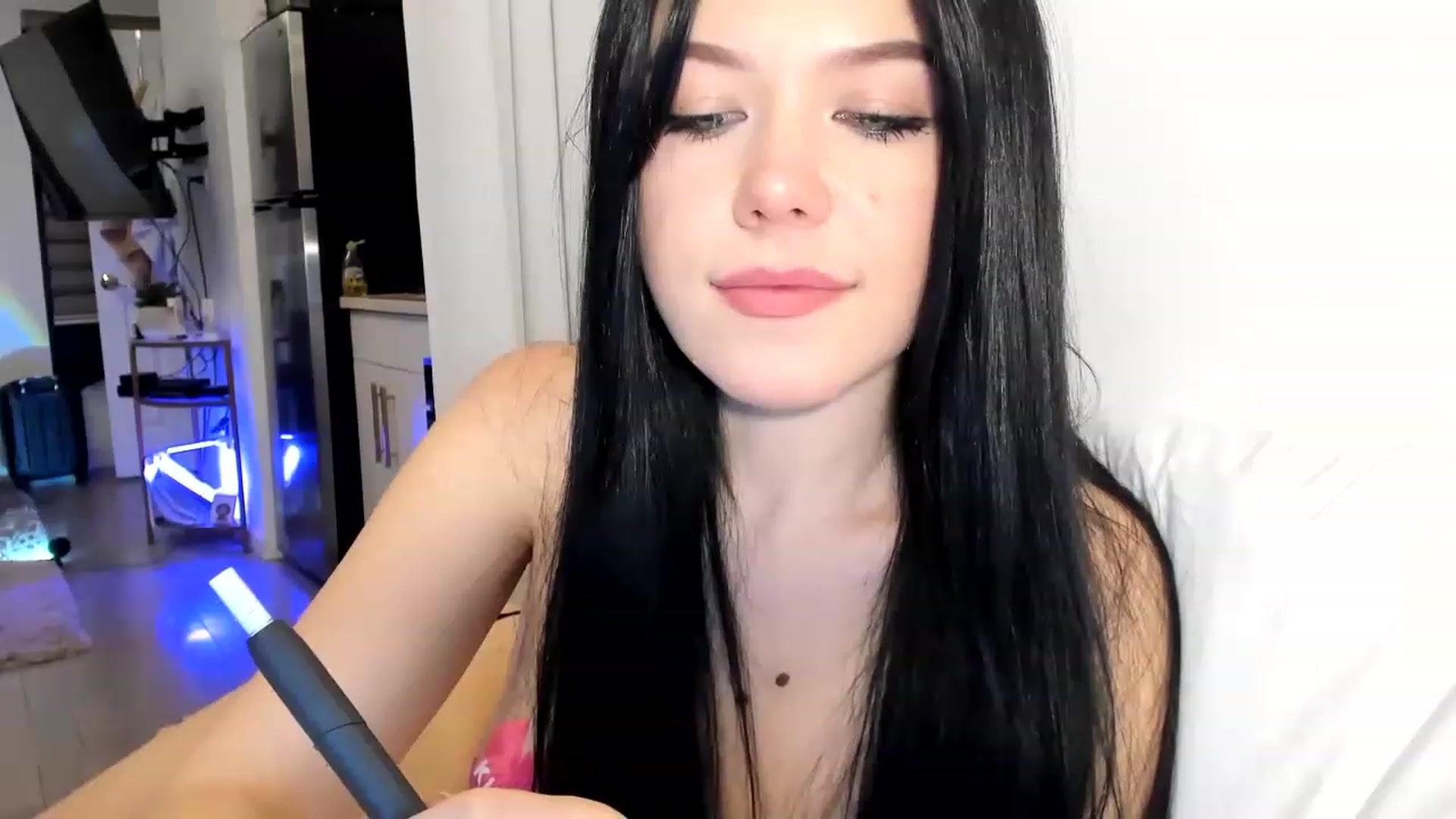 Gallery image thumbnail from Nancy_Morris's myfreecams stream on, 03/04/2023, 24:01 image 12 of 20