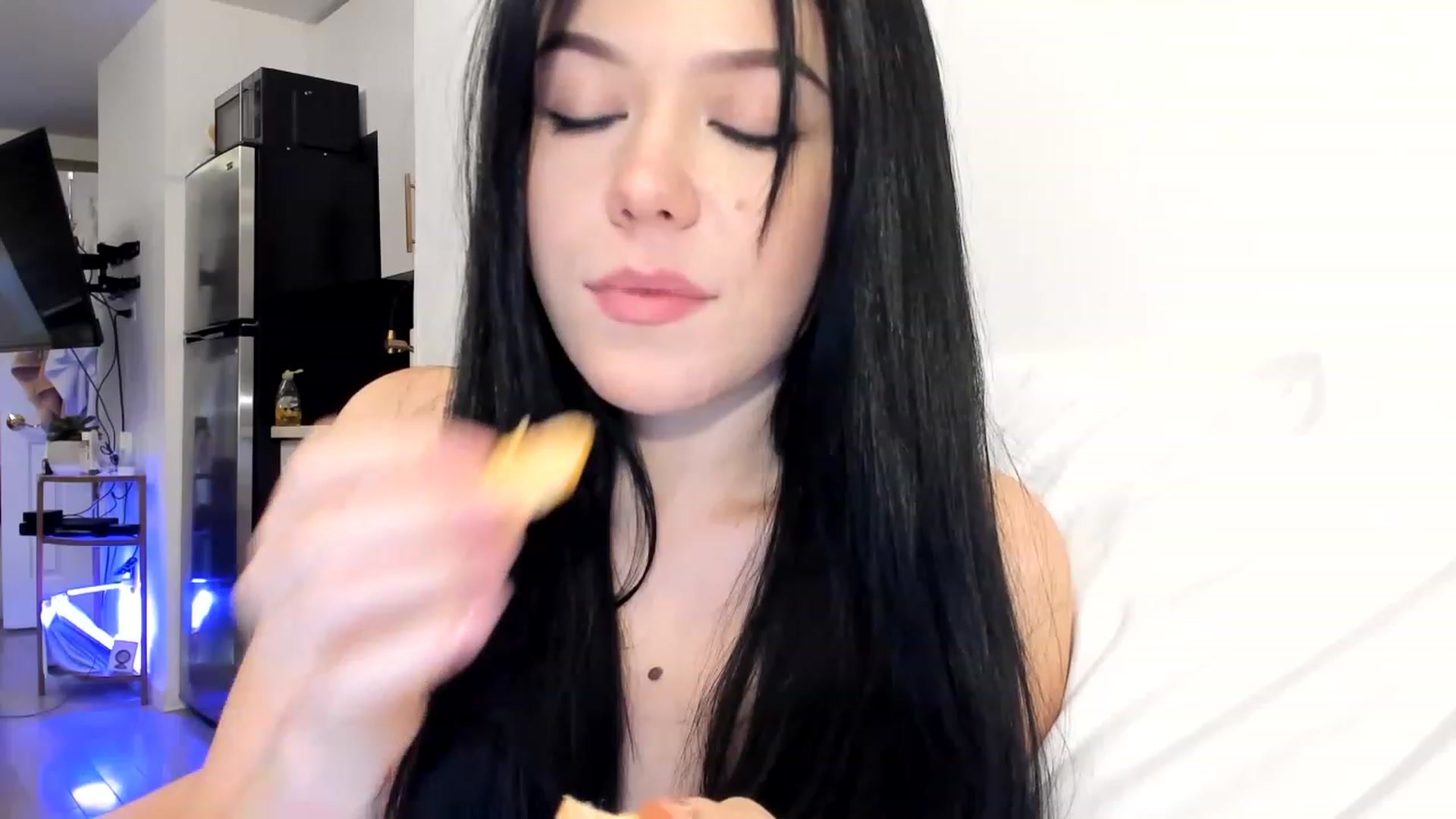 Gallery image thumbnail from Nancy_Morris's myfreecams stream on, 03/04/2023, 01:42 image 12 of 20