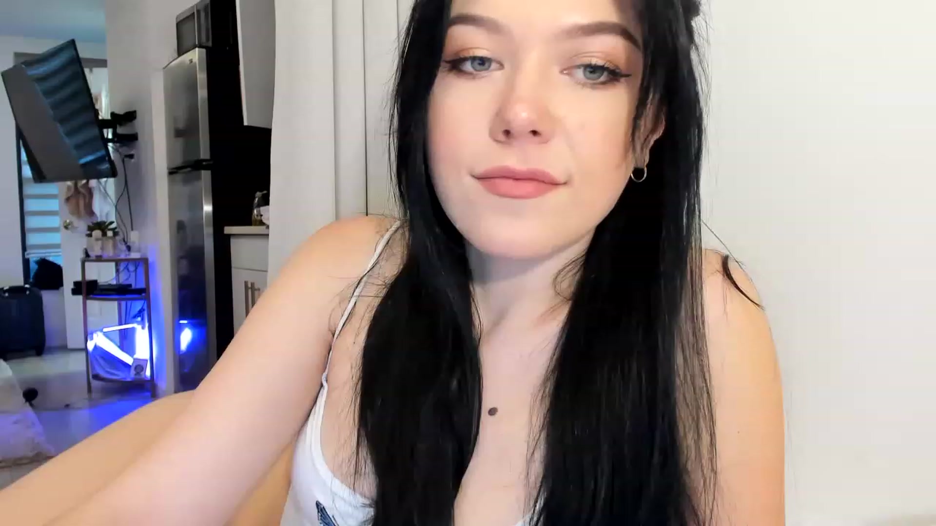 Gallery image thumbnail from Nancy_Morris's myfreecams stream on, 03/04/2023, 22:12 image 6 of 20