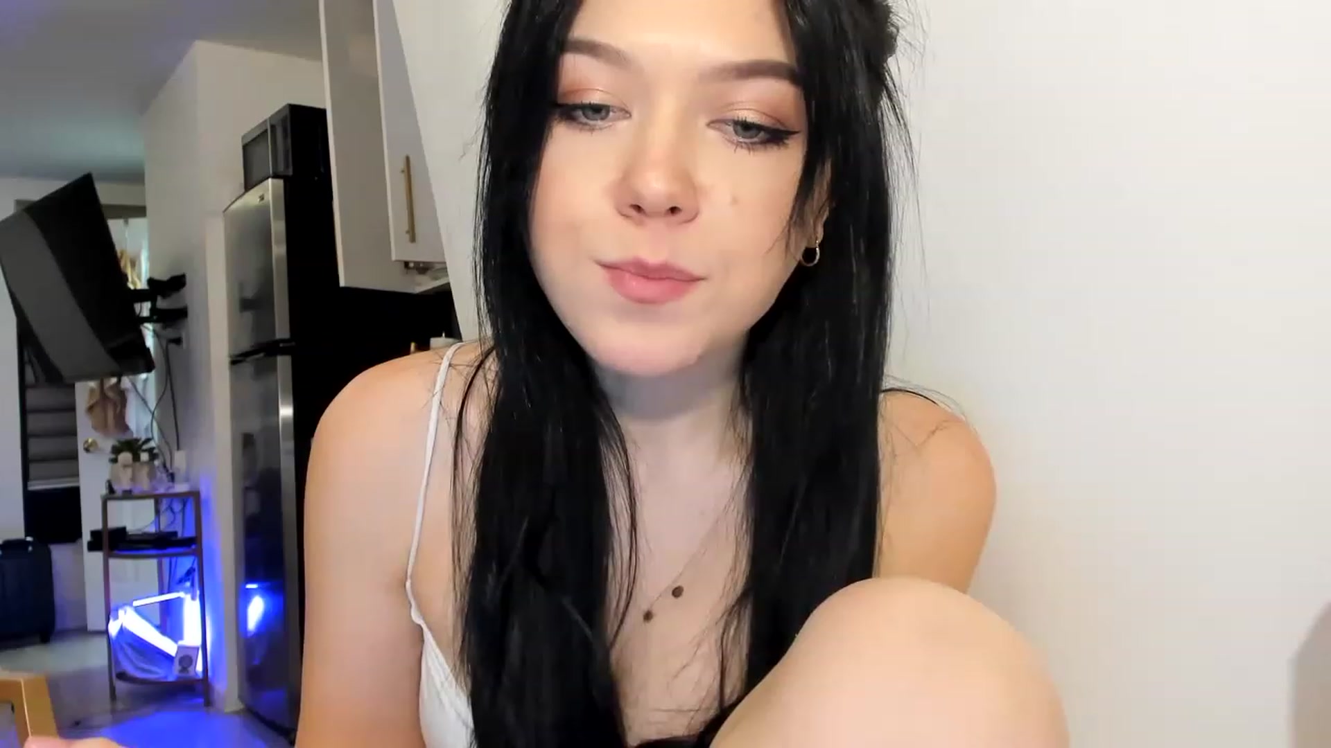 Gallery image thumbnail from Nancy_Morris's myfreecams stream on, 03/05/2023, 01:03 image 3 of 20
