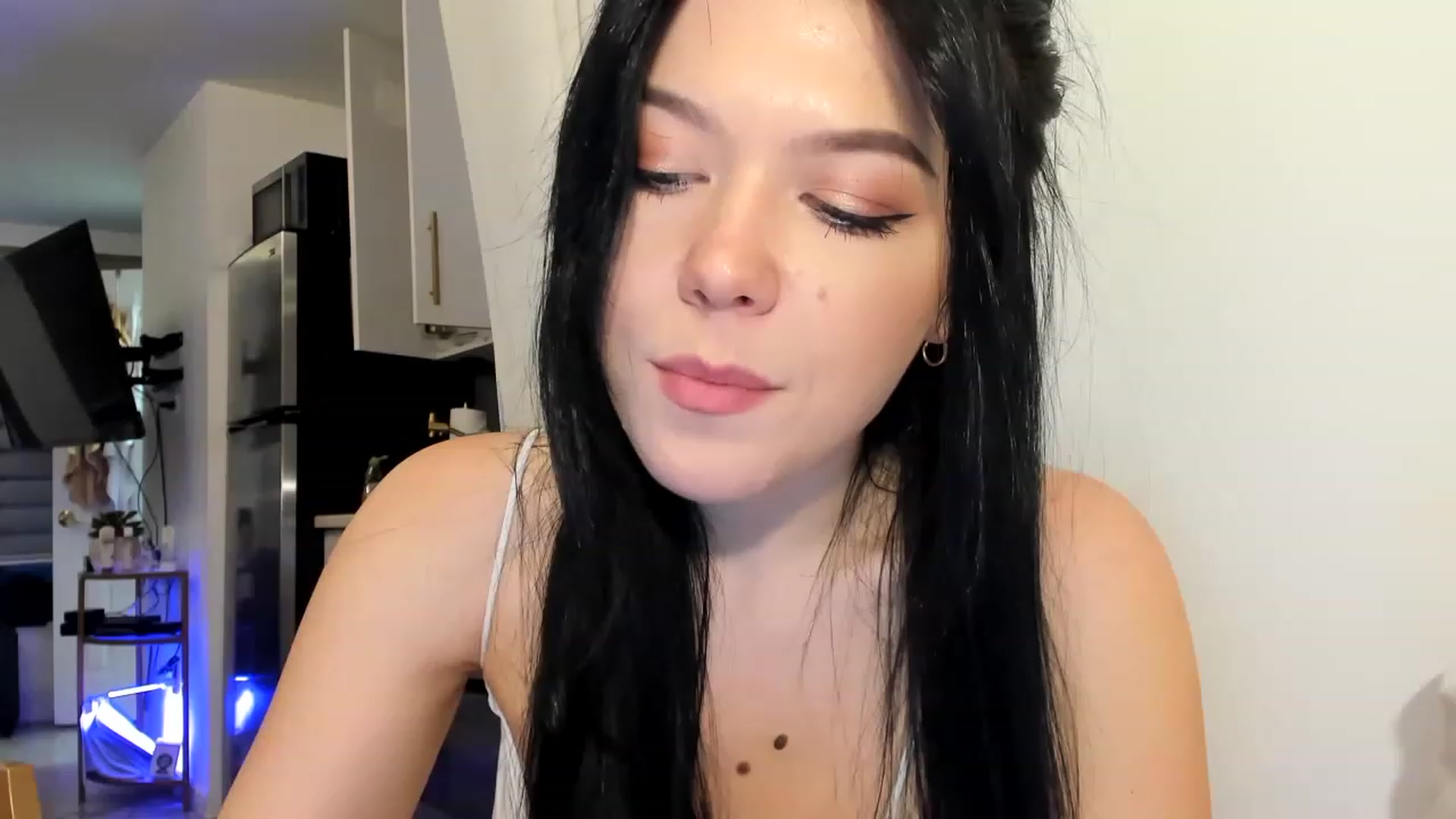 Gallery image thumbnail from Nancy_Morris's myfreecams stream on, 03/05/2023, 01:03 image 1 of 20