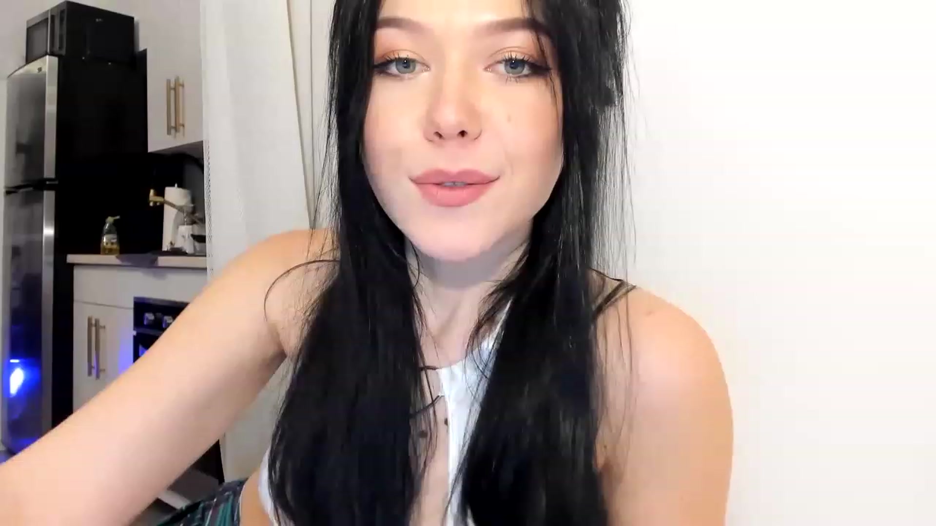Gallery image thumbnail from Nancy_Morris's myfreecams stream on, 03/05/2023, 03:30 image 6 of 20