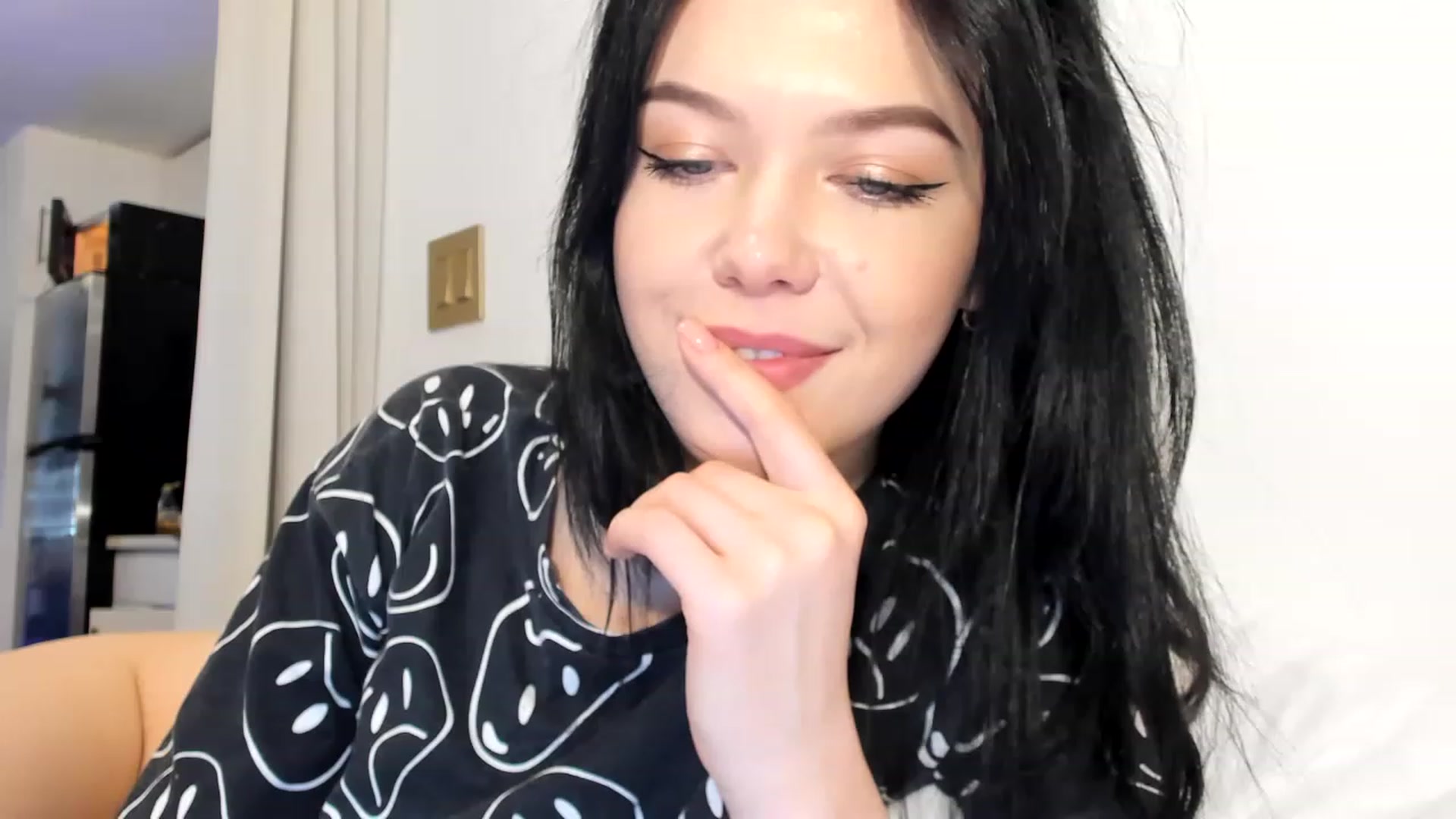 Gallery image thumbnail from Nancy_Morris's myfreecams stream on, 03/05/2023, 23:53 image 4 of 20