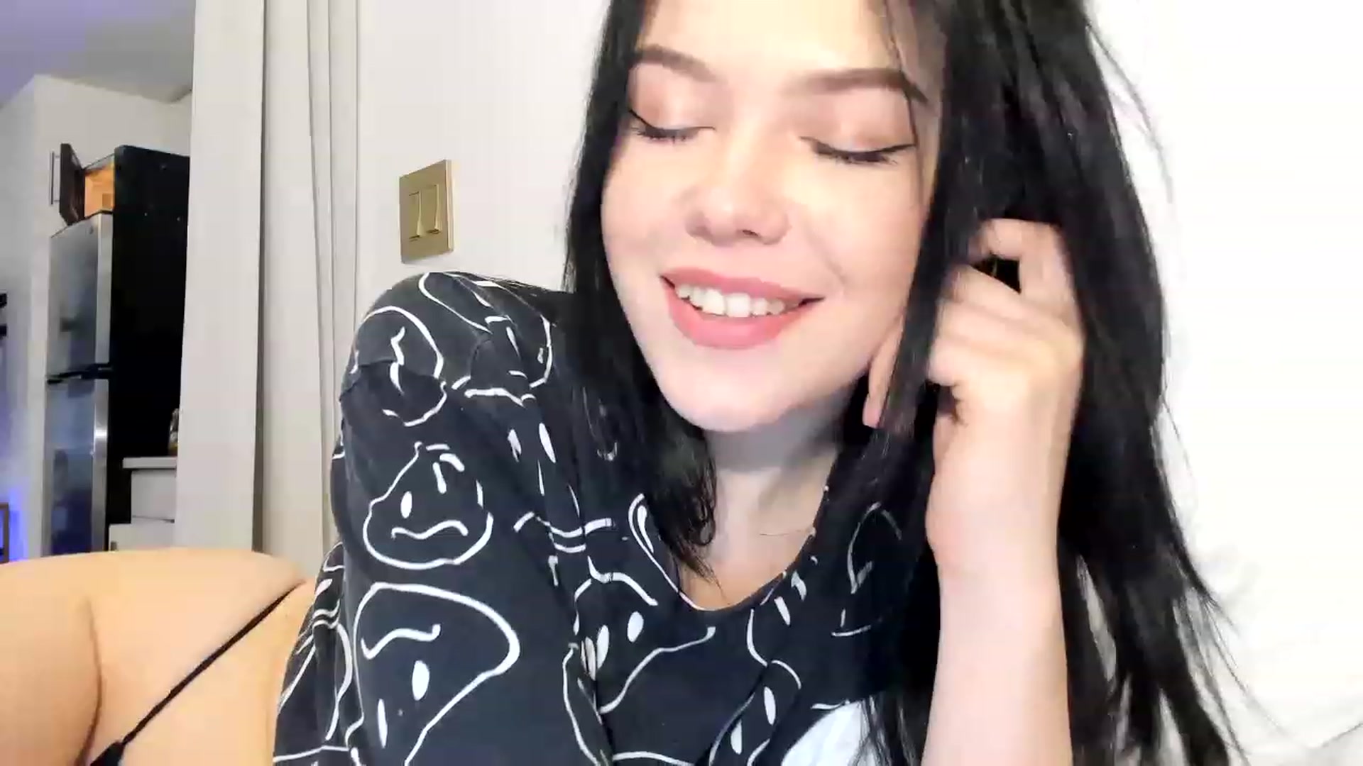 Gallery image thumbnail from Nancy_Morris's myfreecams stream on, 03/05/2023, 23:53 image 5 of 20