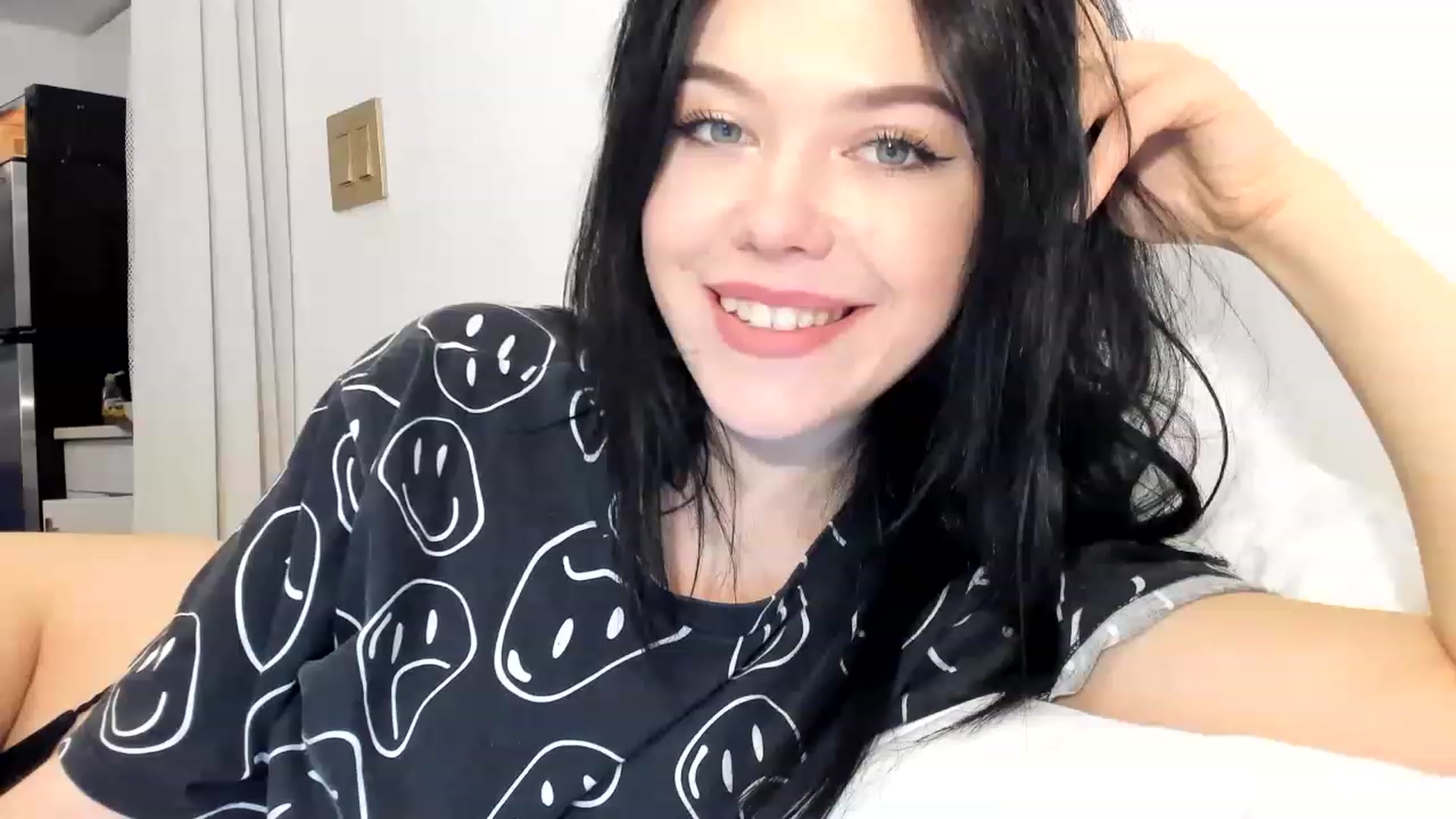 Gallery image thumbnail from Nancy_Morris's myfreecams stream on, 03/05/2023, 23:53 image 13 of 20