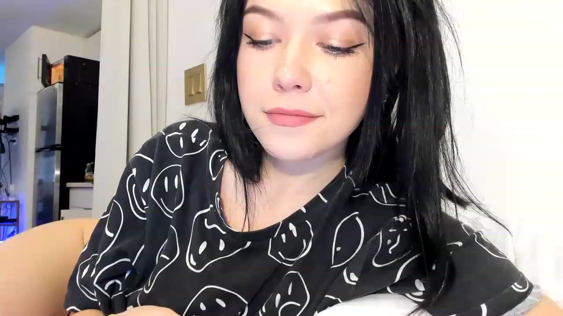 Gallery image thumbnail from Nancy_Morris's myfreecams stream on, 03/05/2023, 23:53 image 3 of 20