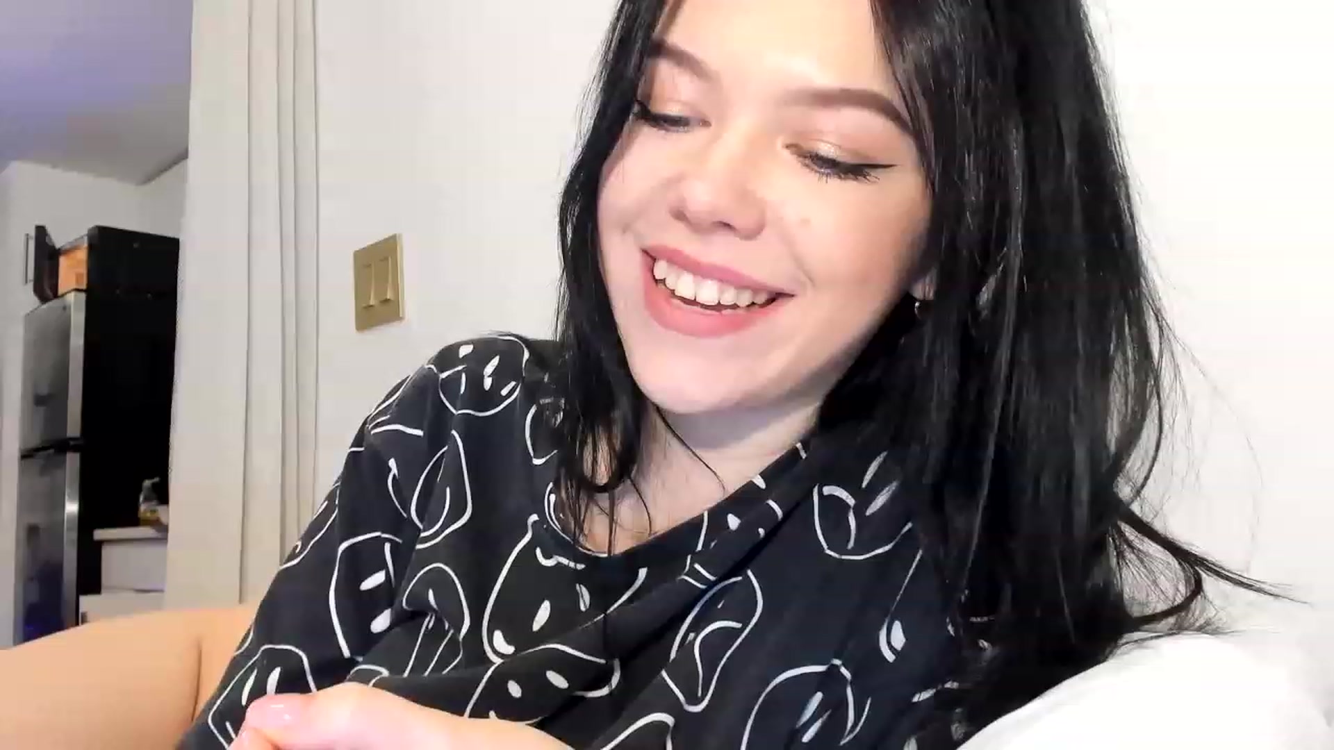 Gallery image thumbnail from Nancy_Morris's myfreecams stream on, 03/05/2023, 23:53 image 16 of 20