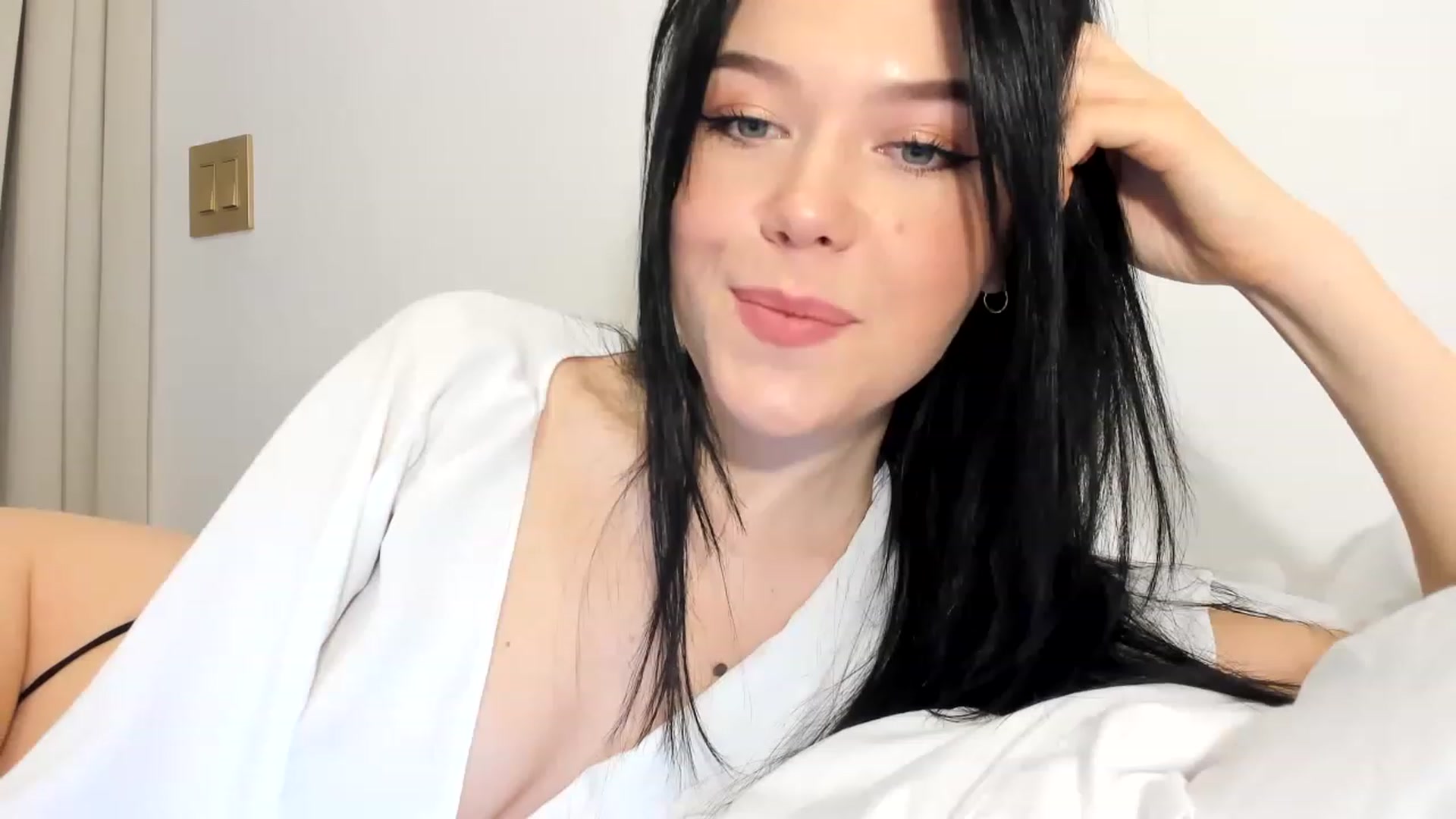 Gallery image thumbnail from Nancy_Morris's myfreecams stream on, 03/08/2023, 20:35 image 16 of 20