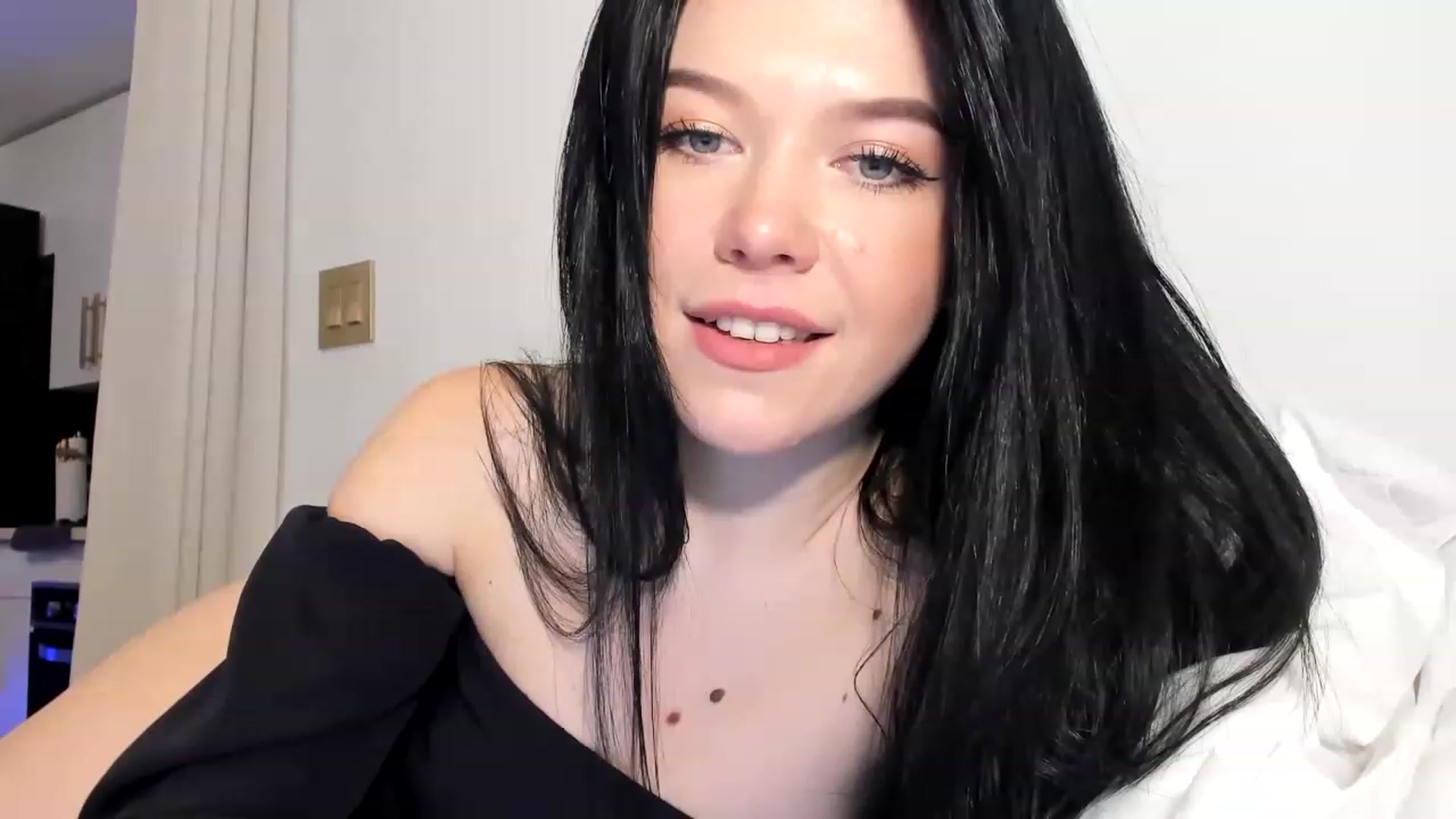 Gallery image thumbnail from Nancy_Morris's myfreecams stream on, 03/08/2023, 22:59 image 16 of 20
