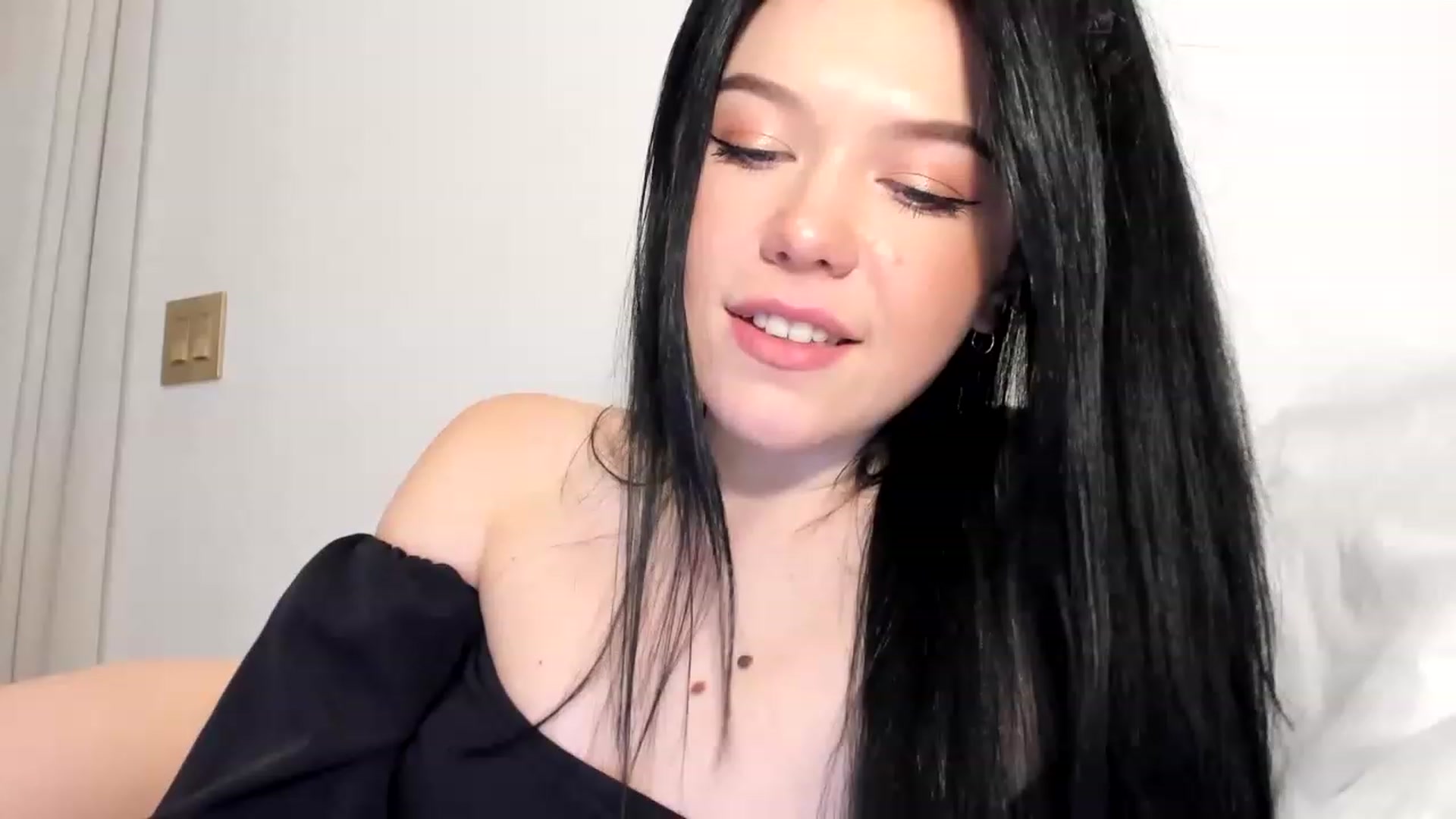 Gallery image thumbnail from Nancy_Morris's myfreecams stream on, 03/08/2023, 23:22 image 5 of 20