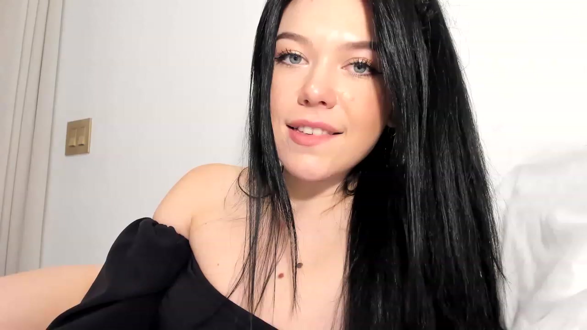 Gallery image thumbnail from Nancy_Morris's myfreecams stream on, 03/08/2023, 23:22 image 6 of 20