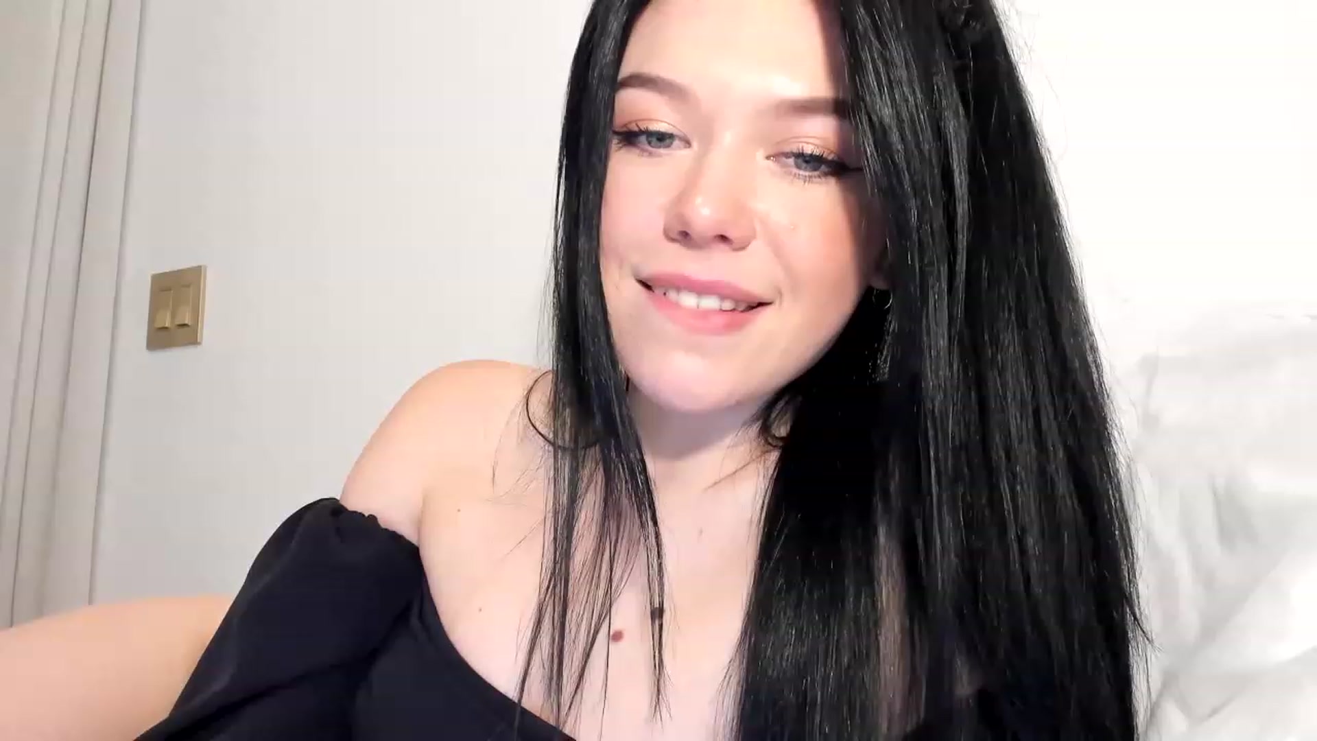 Gallery image thumbnail from Nancy_Morris's myfreecams stream on, 03/08/2023, 23:22 image 7 of 20