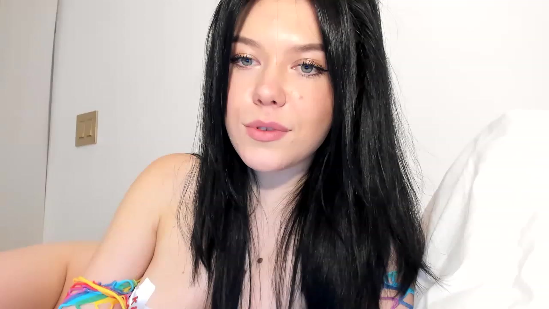 Gallery image thumbnail from Nancy_Morris's myfreecams stream on, 03/10/2023, 21:37 image 16 of 20