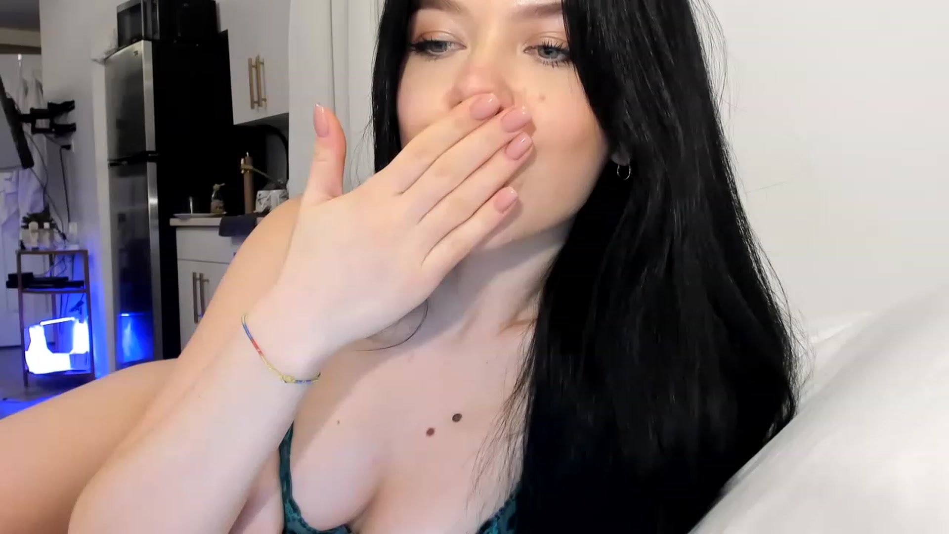 Gallery image thumbnail from Nancy_Morris's myfreecams stream on, 03/12/2023, 24:01 image 17 of 20