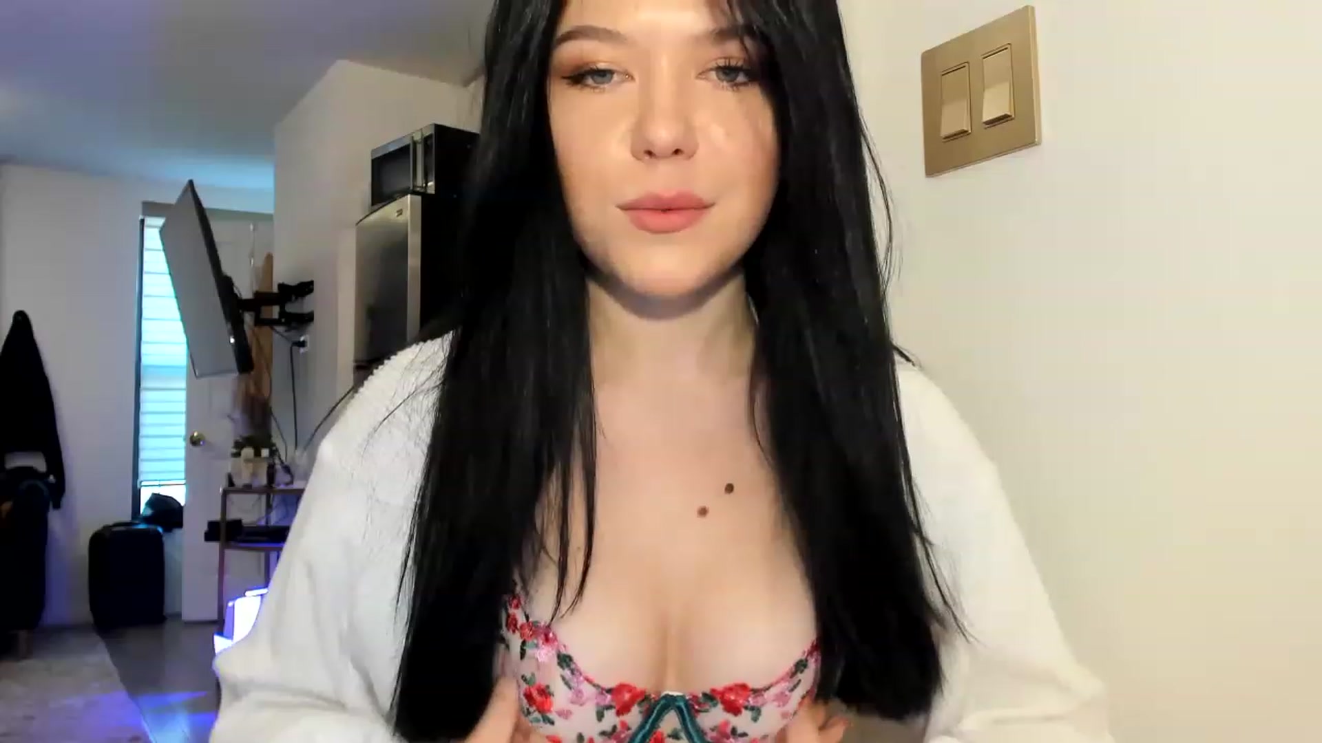 Gallery image thumbnail from Nancy_Morris's myfreecams stream on, 03/15/2023, 19:42 image 18 of 20