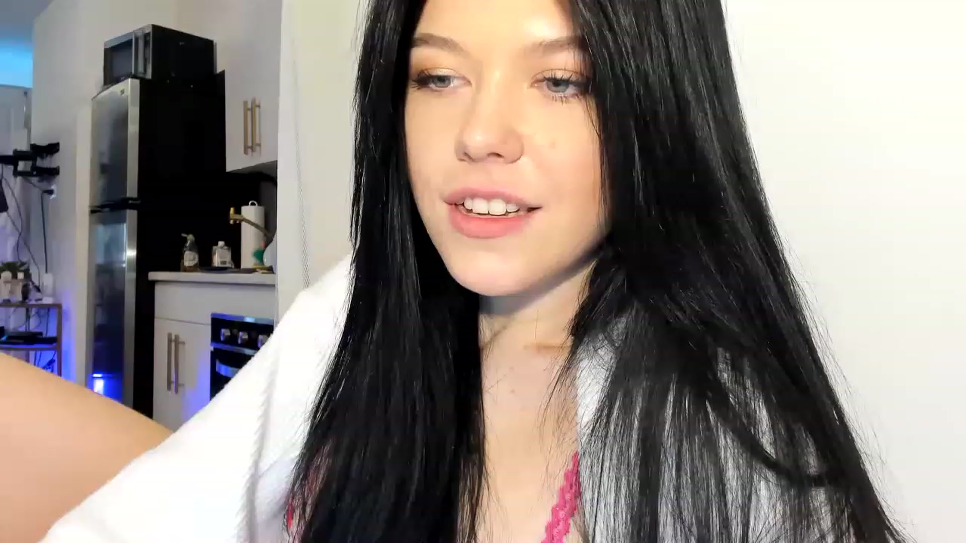 Gallery image thumbnail from Nancy_Morris's myfreecams stream on, 03/15/2023, 23:15 image 5 of 20