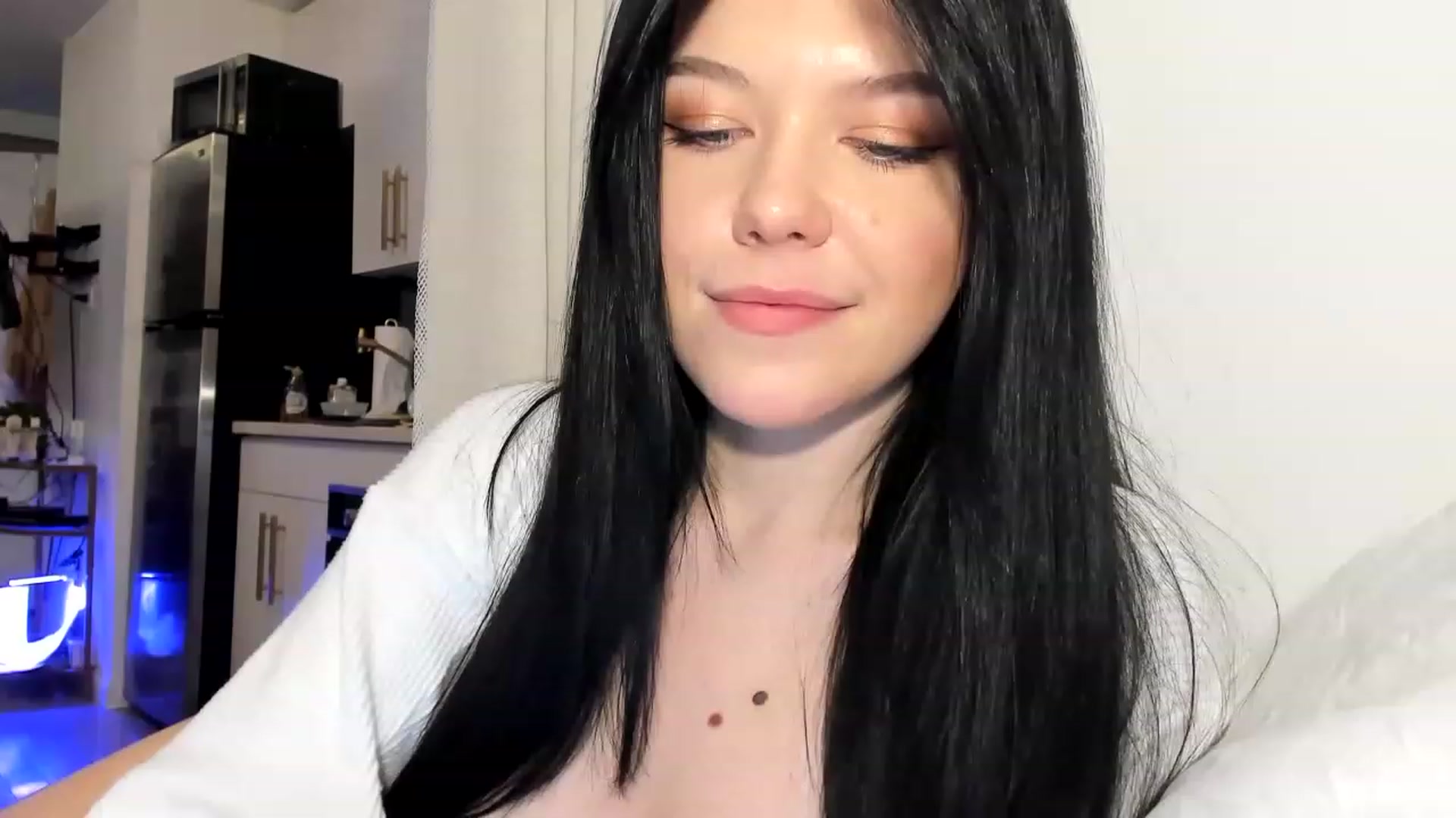 Gallery image thumbnail from Nancy_Morris's myfreecams stream on, 03/15/2023, 23:15 image 19 of 20