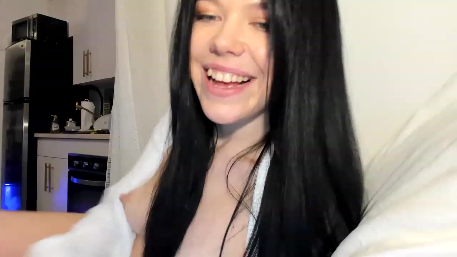 Gallery image thumbnail from Nancy_Morris's myfreecams stream on, 03/16/2023, 24:02 image 8 of 20
